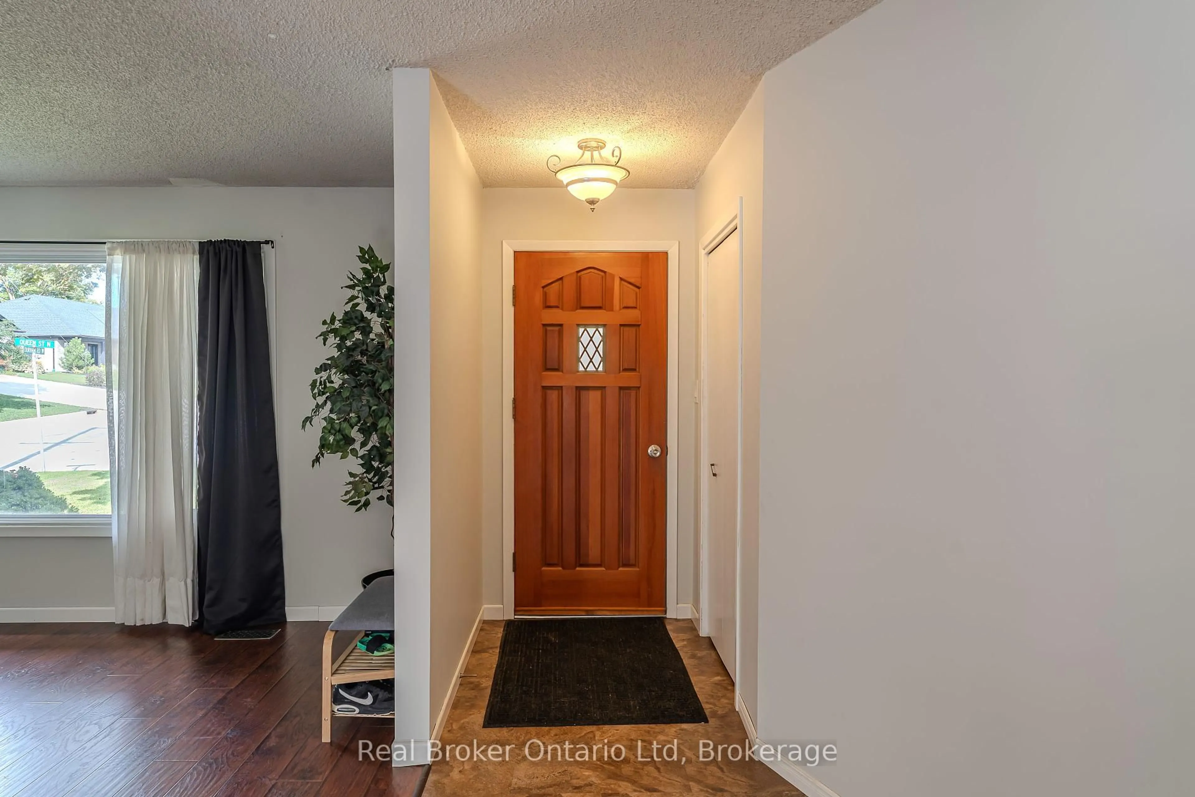 Indoor entryway for 394 Queen St, West Grey Ontario N0G 1R0