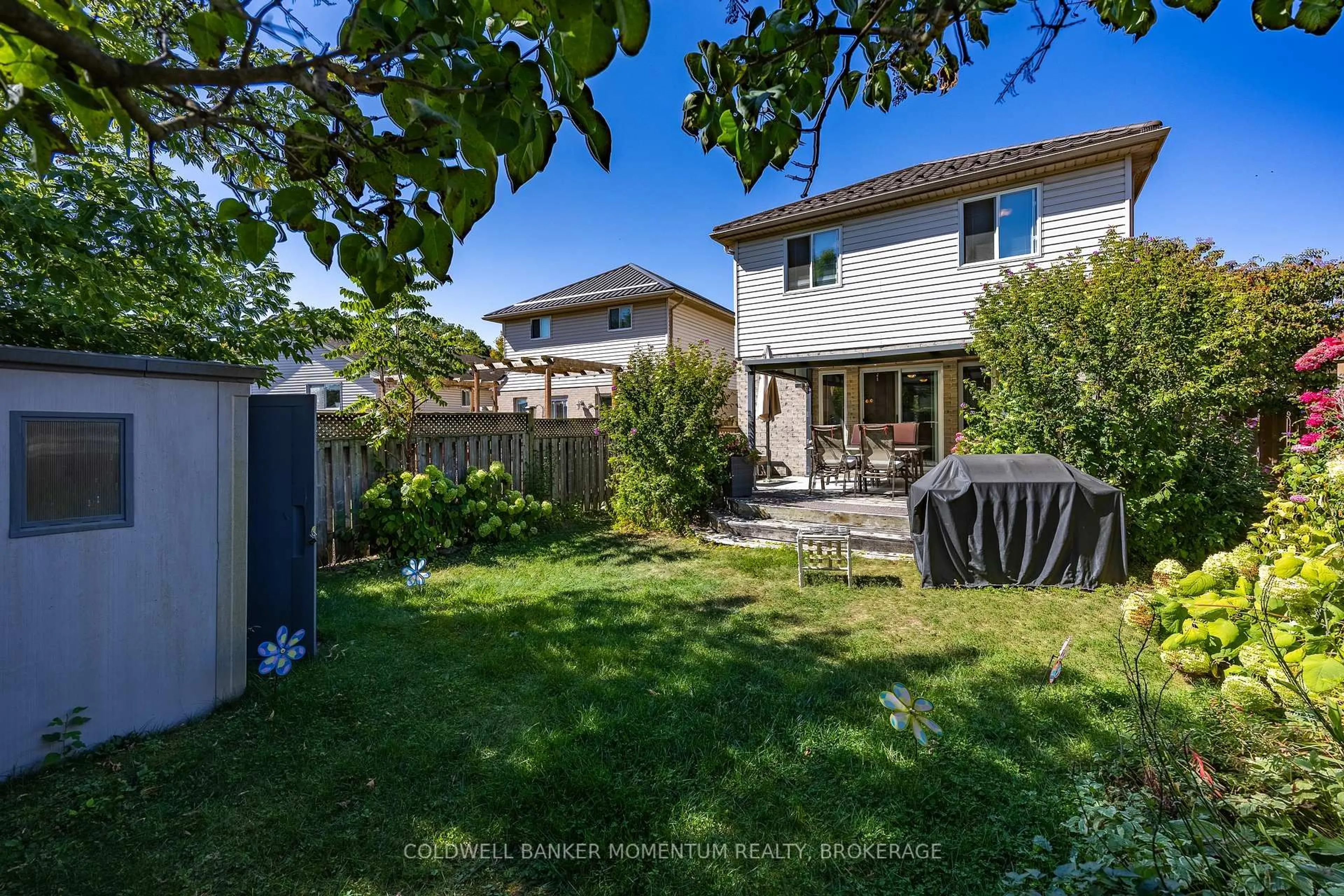 A pic from outside/outdoor area/front of a property/back of a property/a pic from drone, street for 66 Yarmouth Dr, London East Ontario N5V 4T8