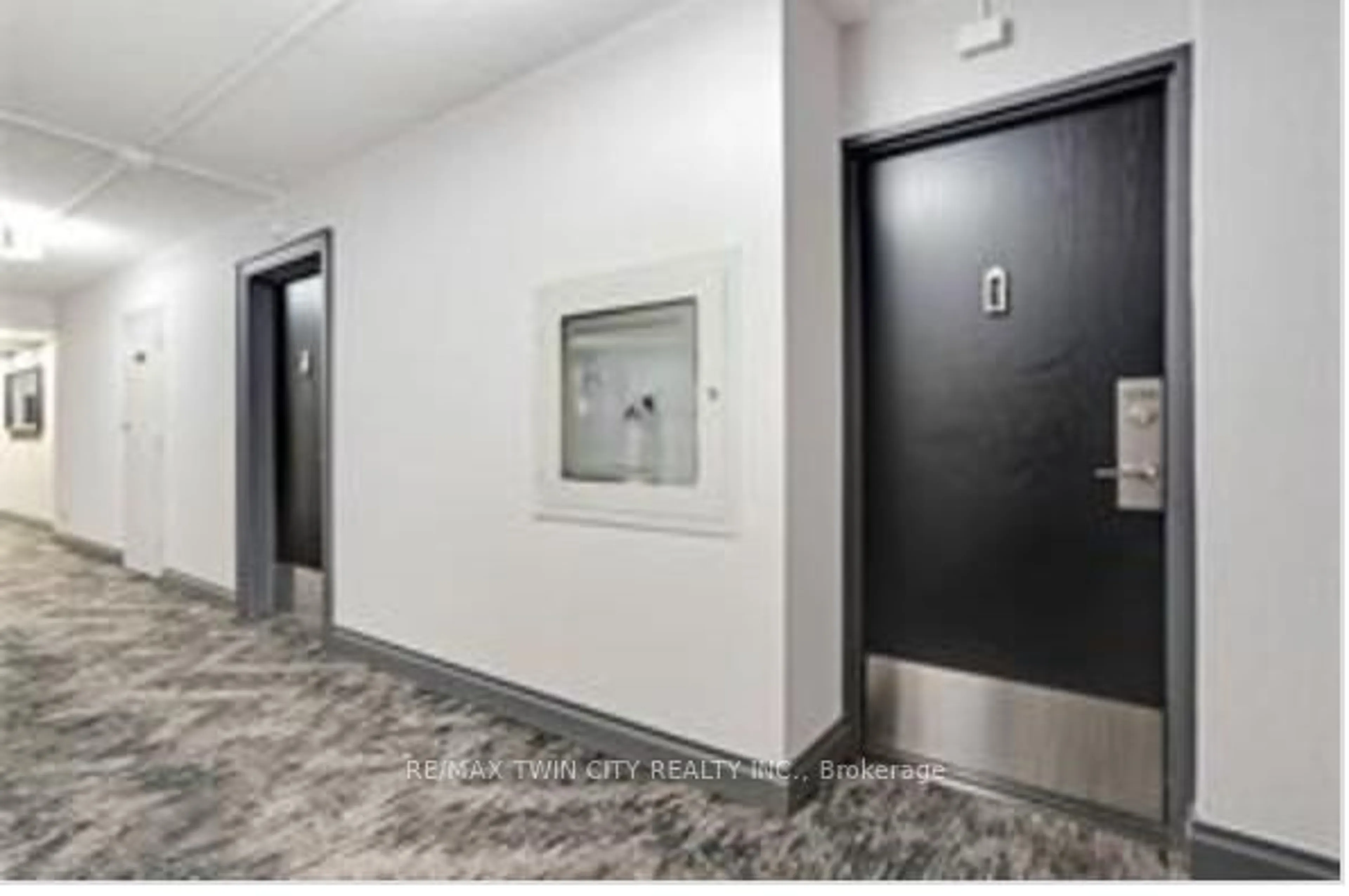 Indoor foyer for 81 Church St #1104, Kitchener Ontario N2G 4M1