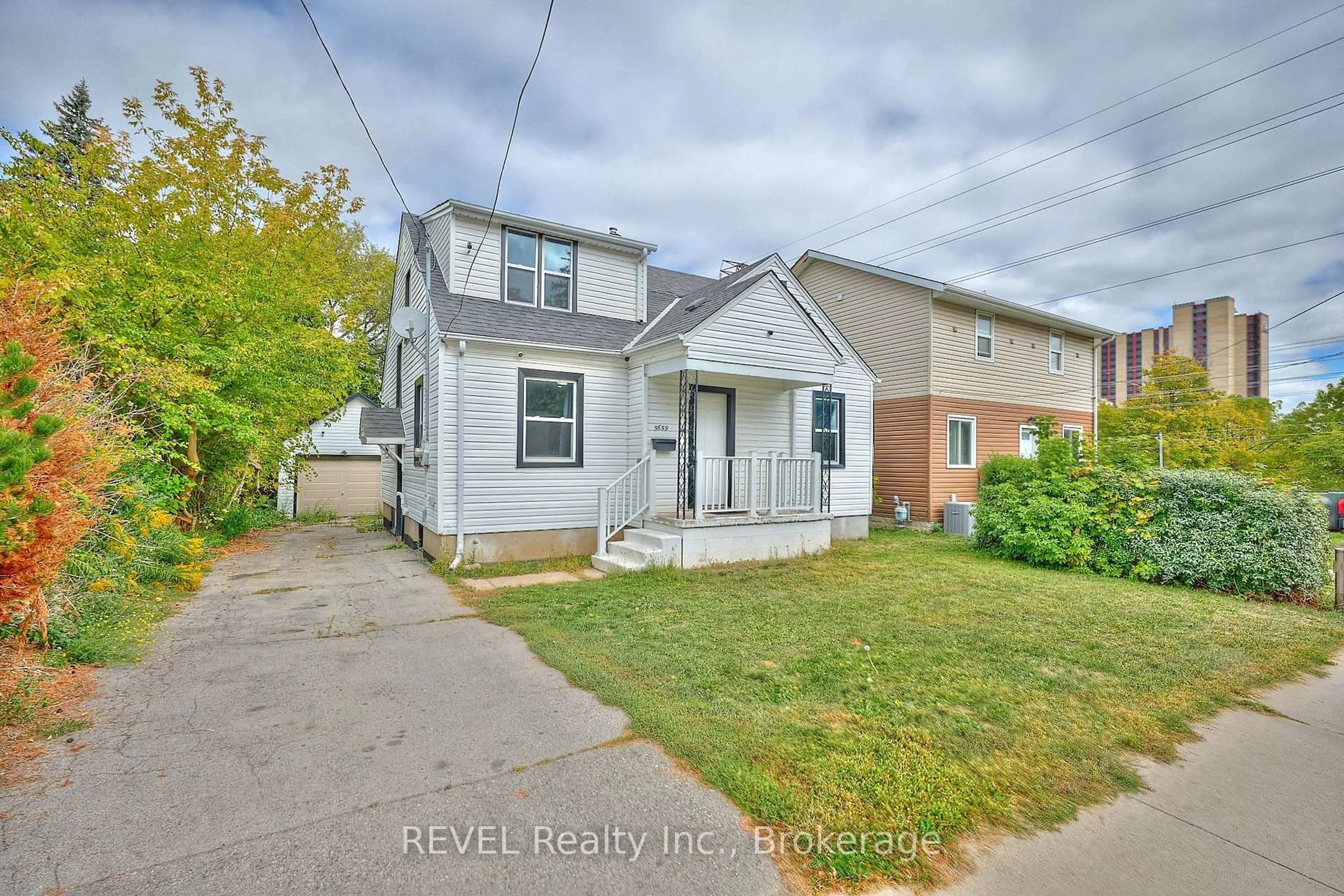 Unknown for 5659 Robinson St, Niagara Falls Ontario L2G 2B1