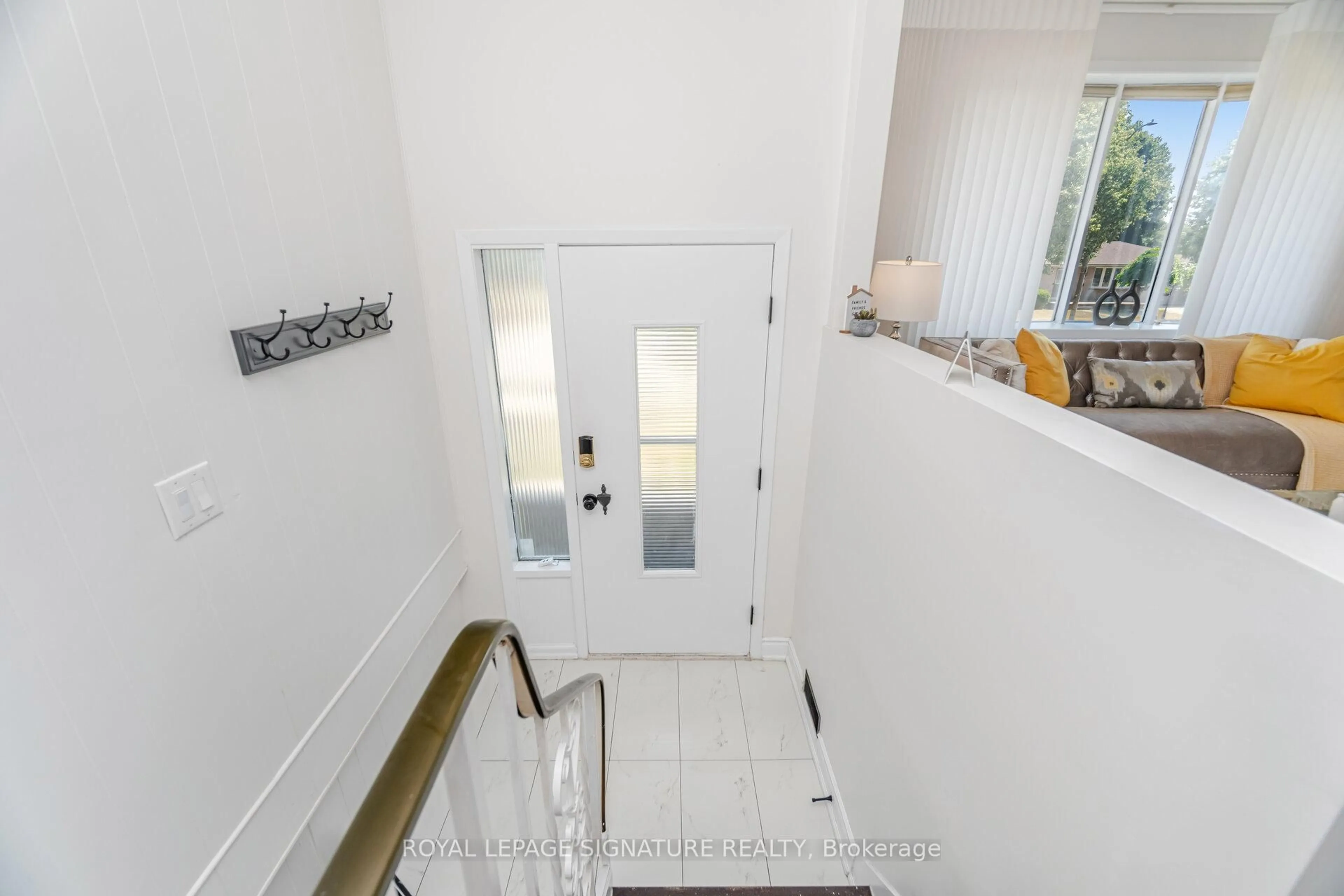 Indoor entryway for 47 Eagen Dr, Kitchener Ontario N2M 1W1