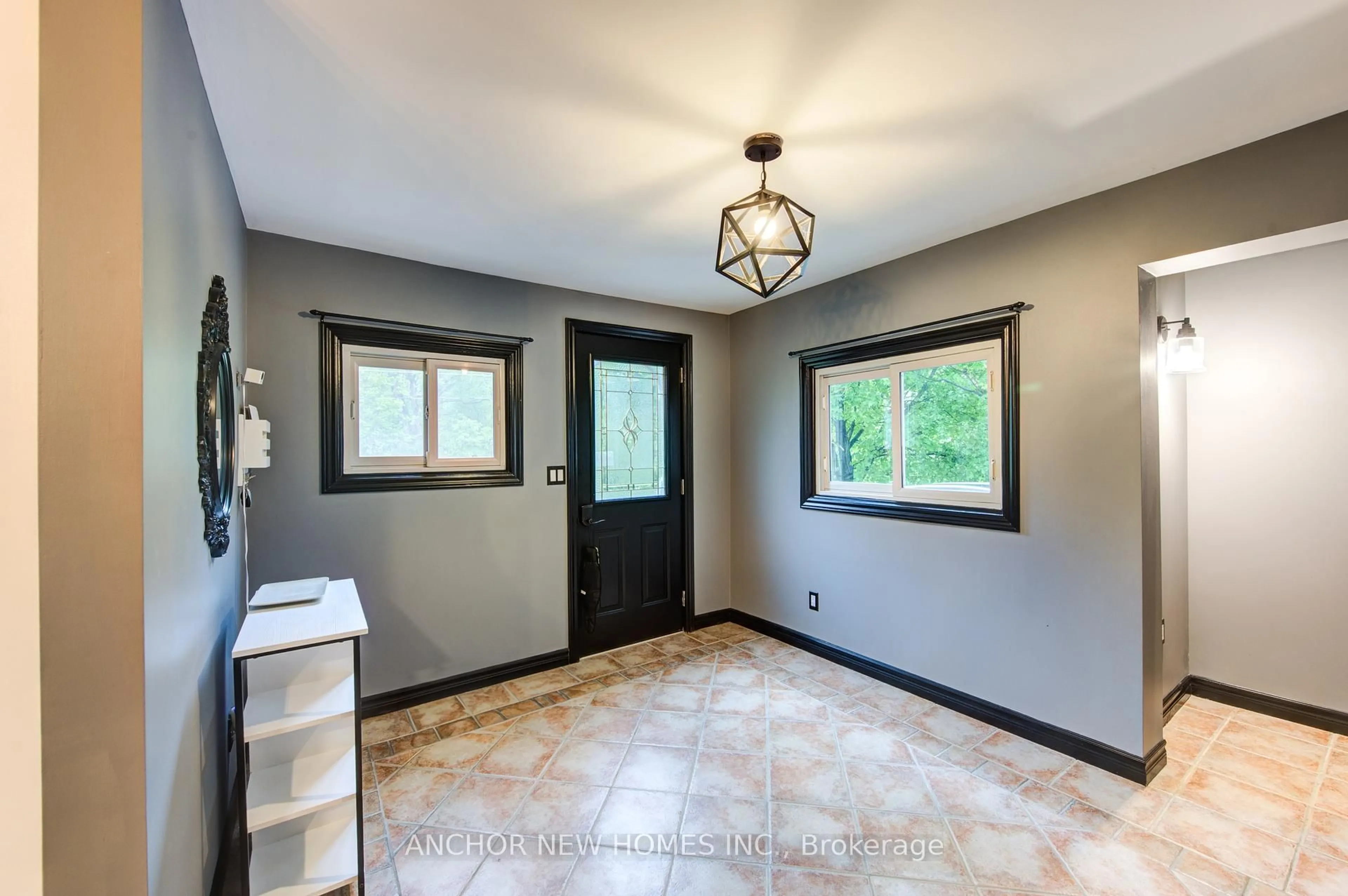 Indoor entryway for 403137 ROBINSON Rd, South-West Oxford Ontario N5C 3J7