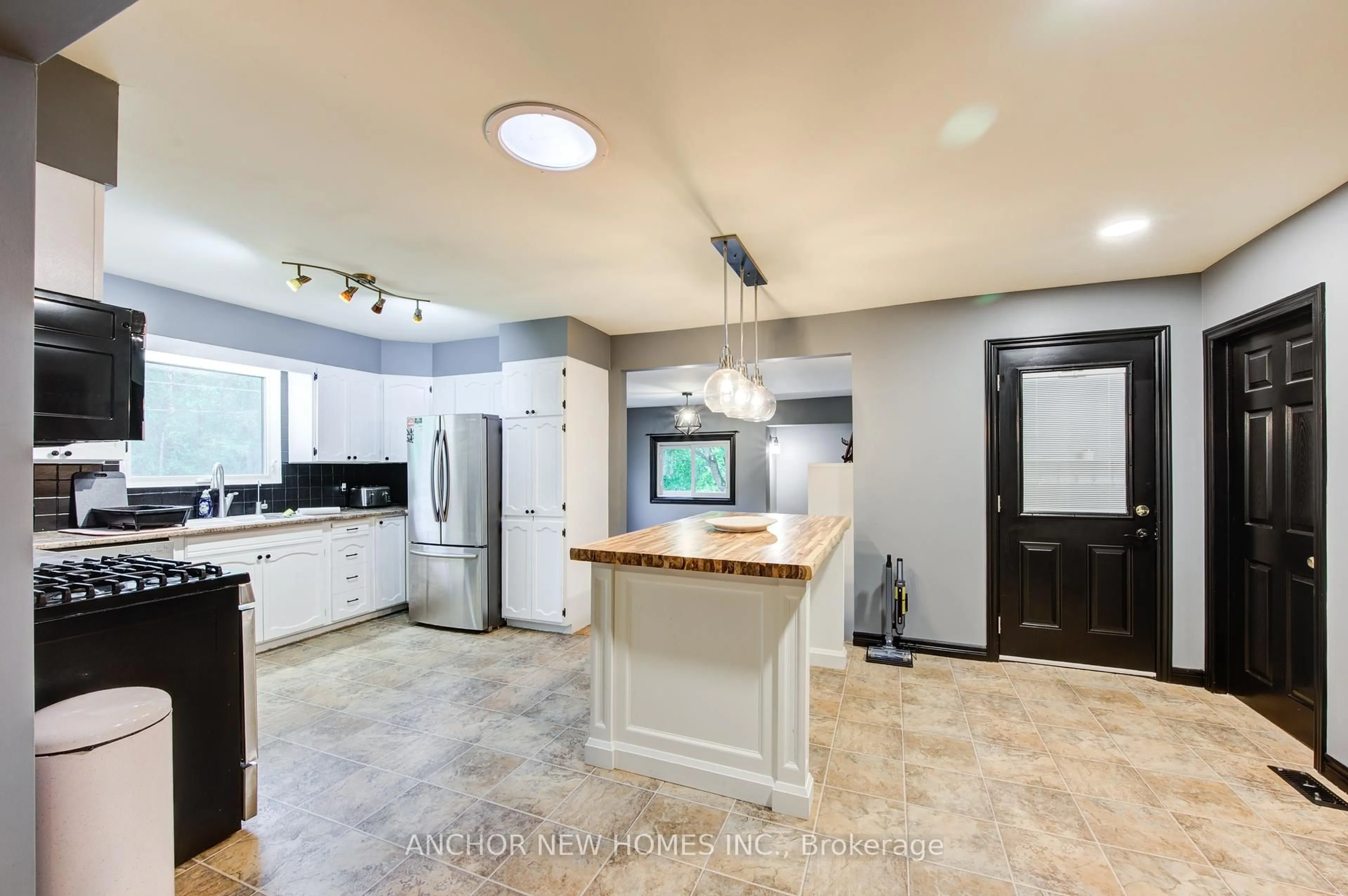 Open concept kitchen, ceramic/tile floor for 403137 ROBINSON Rd, South-West Oxford Ontario N5C 3J7