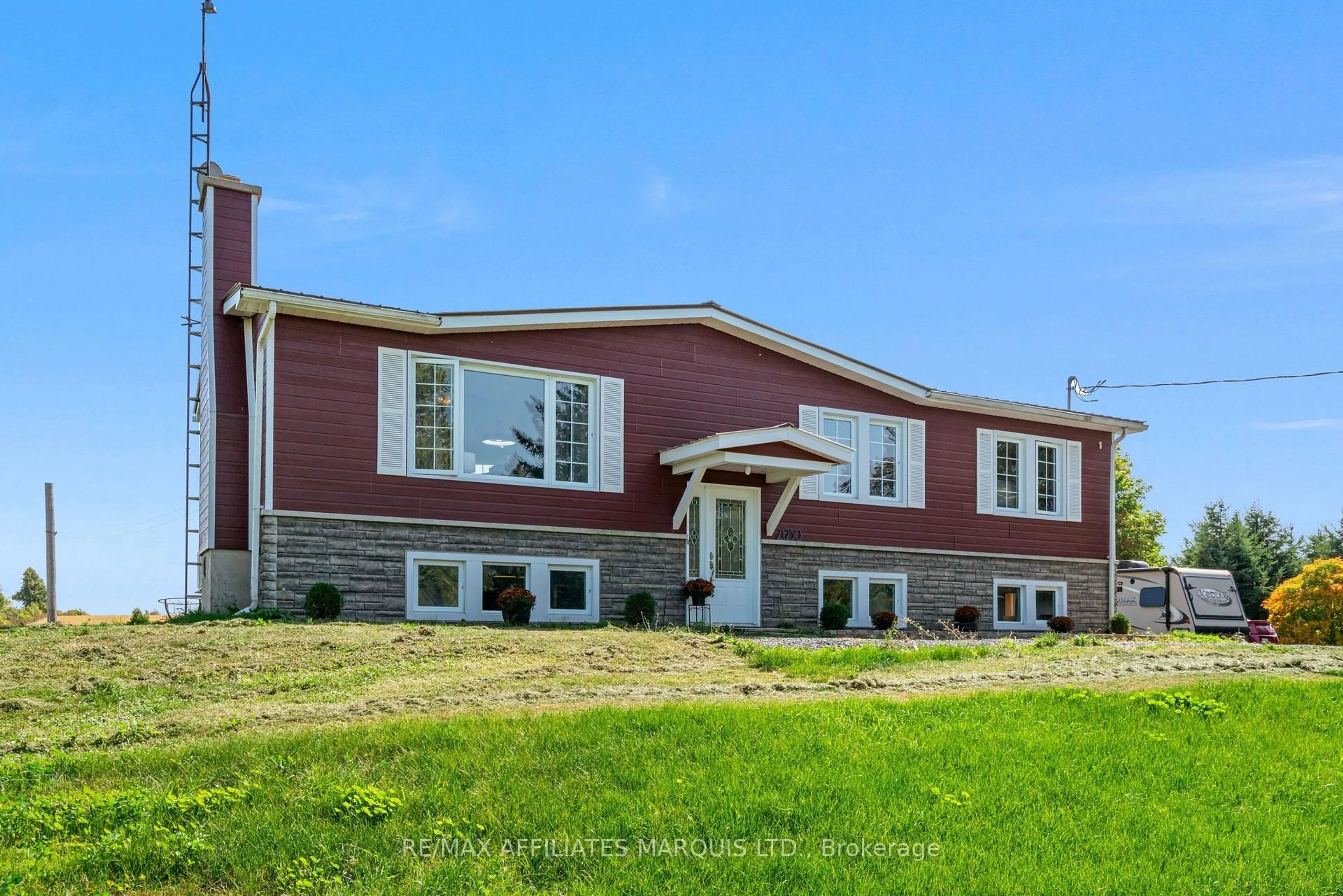 Home with vinyl exterior material, street for 21230 Conc 6 Rd, South Glengarry Ontario K0C 1Z0