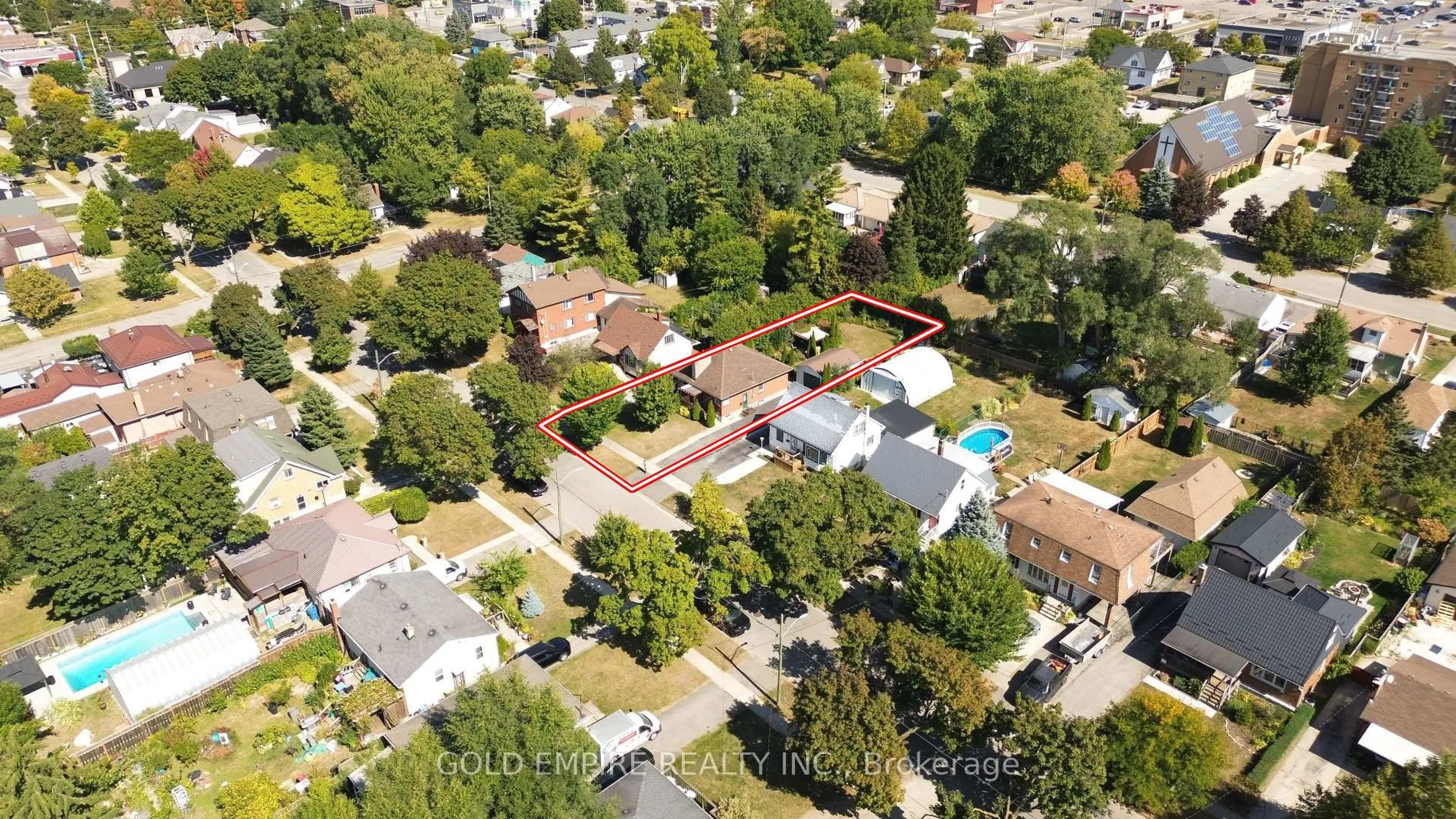 A pic from outside/outdoor area/front of a property/back of a property/a pic from drone, street for 362 Avondale Rd, London East Ontario N5W 5B5