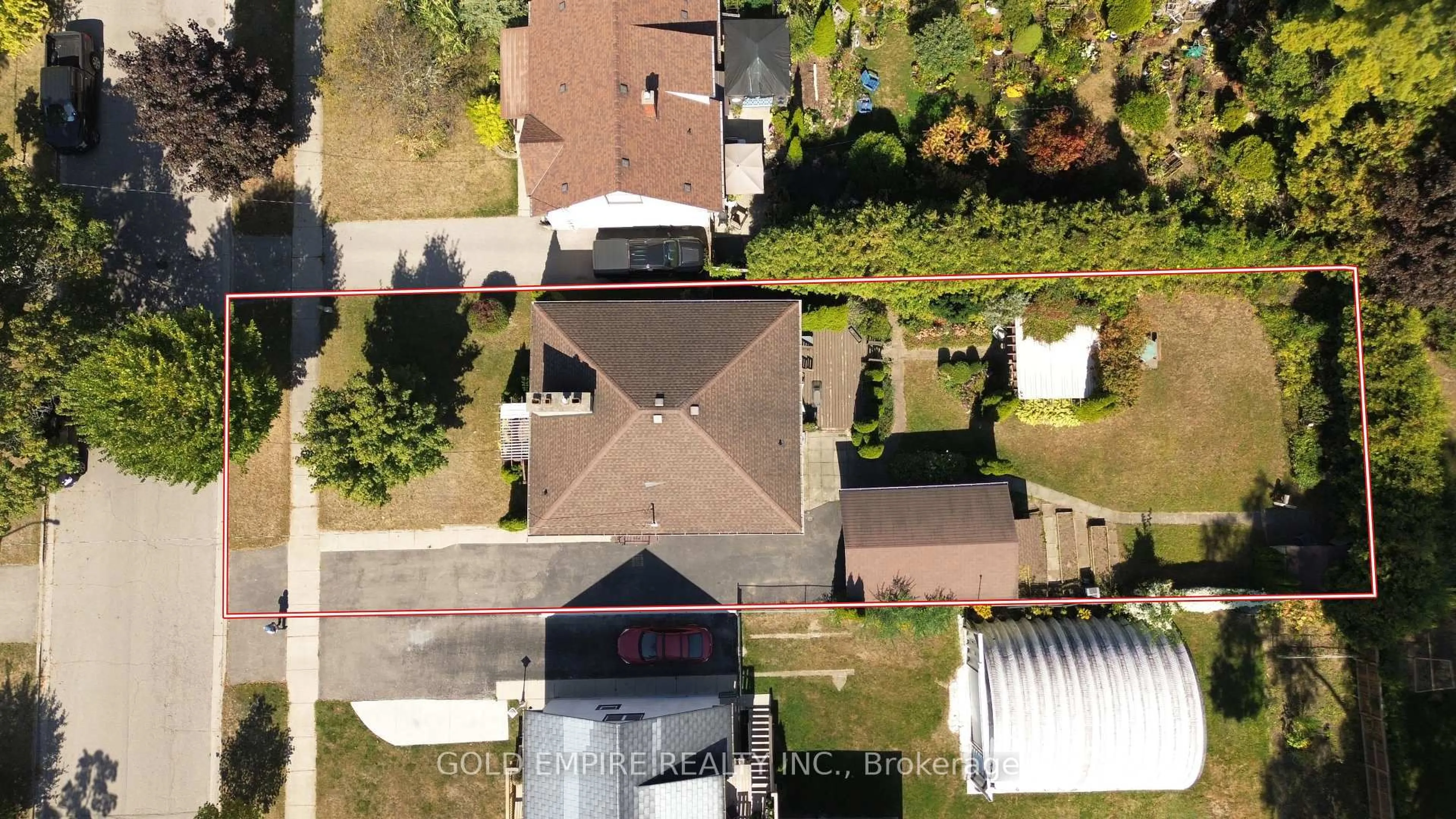 A pic from outside/outdoor area/front of a property/back of a property/a pic from drone, street for 362 Avondale Rd, London East Ontario N5W 5B5