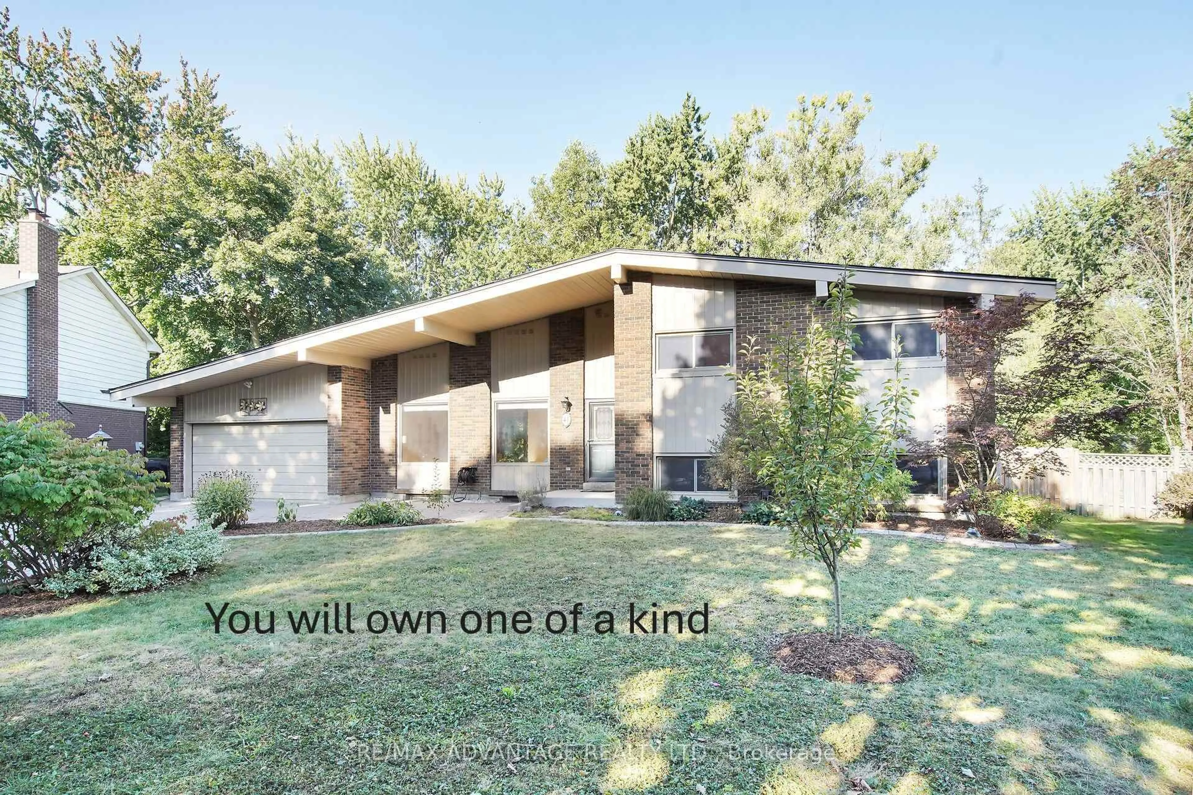 Home with vinyl exterior material, unknown for 41 Queen Anne Circ, London North Ontario N6H 4B6
