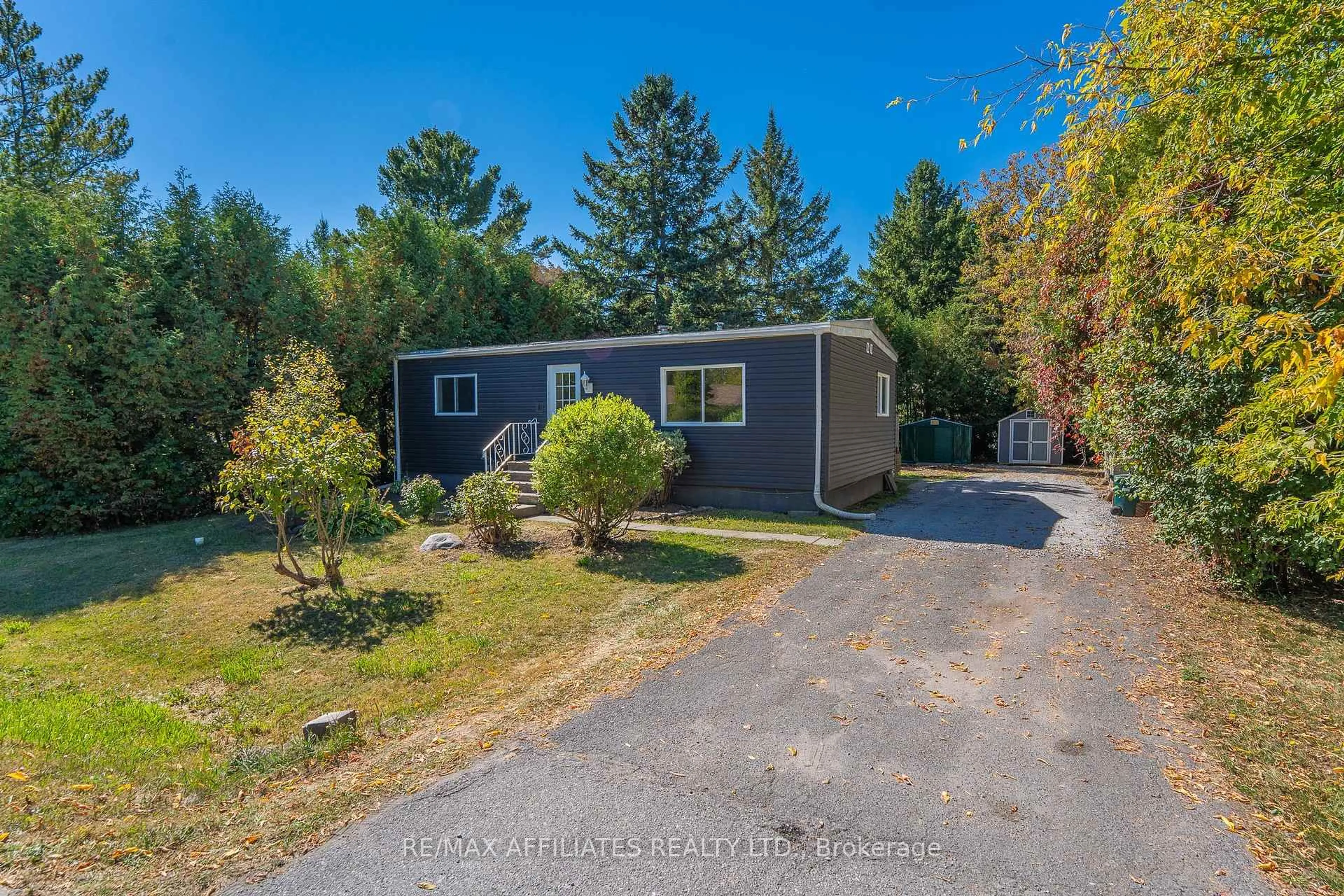 A pic from outside/outdoor area/front of a property/back of a property/a pic from drone, unknown for 5 Fringewood Dr, Stittsville Ontario K2S 1T1