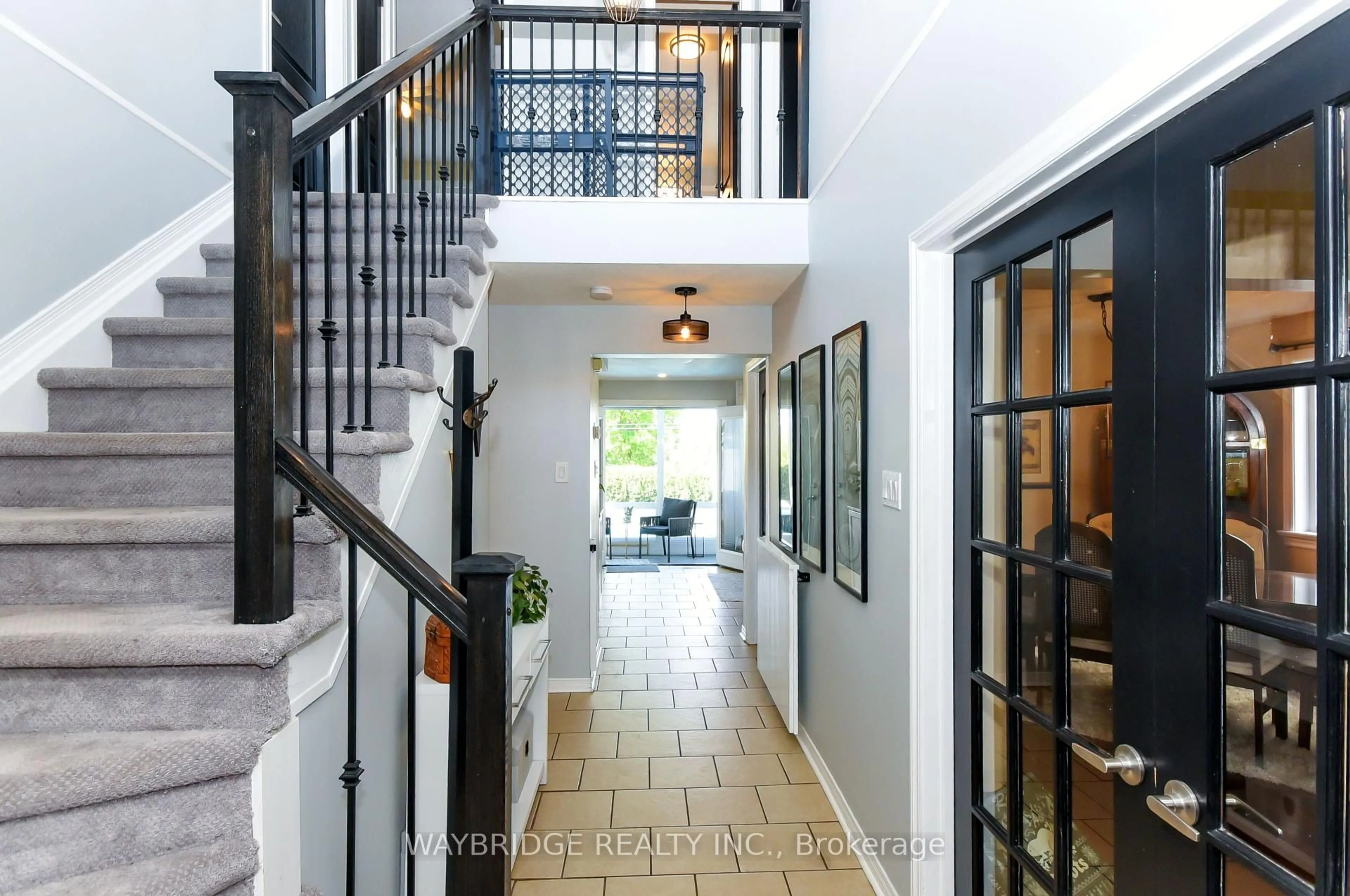 Indoor foyer for 27 Chatham Gdns, Barrhaven Ontario K2J 3M2