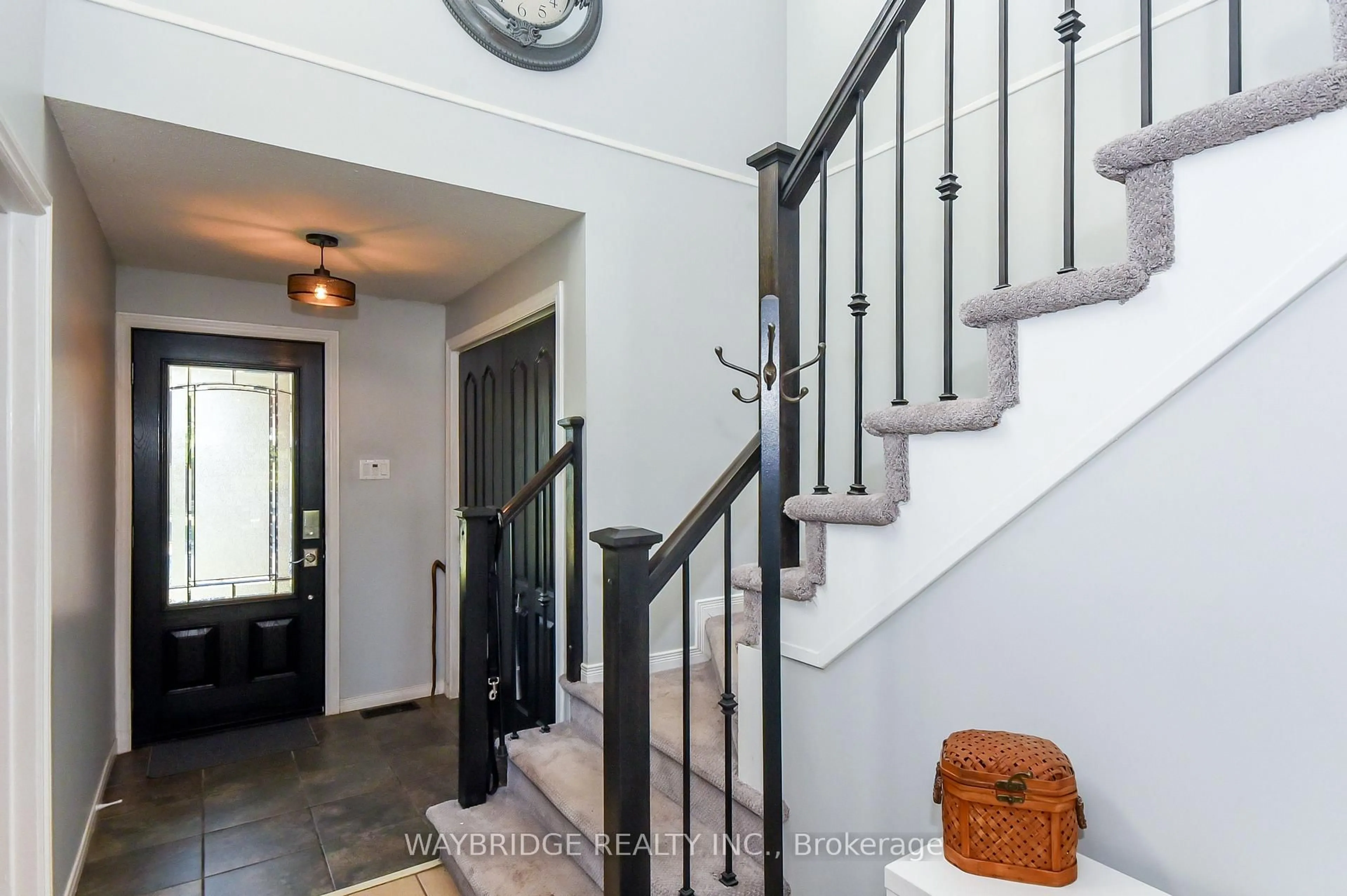Indoor entryway for 27 Chatham Gdns, Barrhaven Ontario K2J 3M2