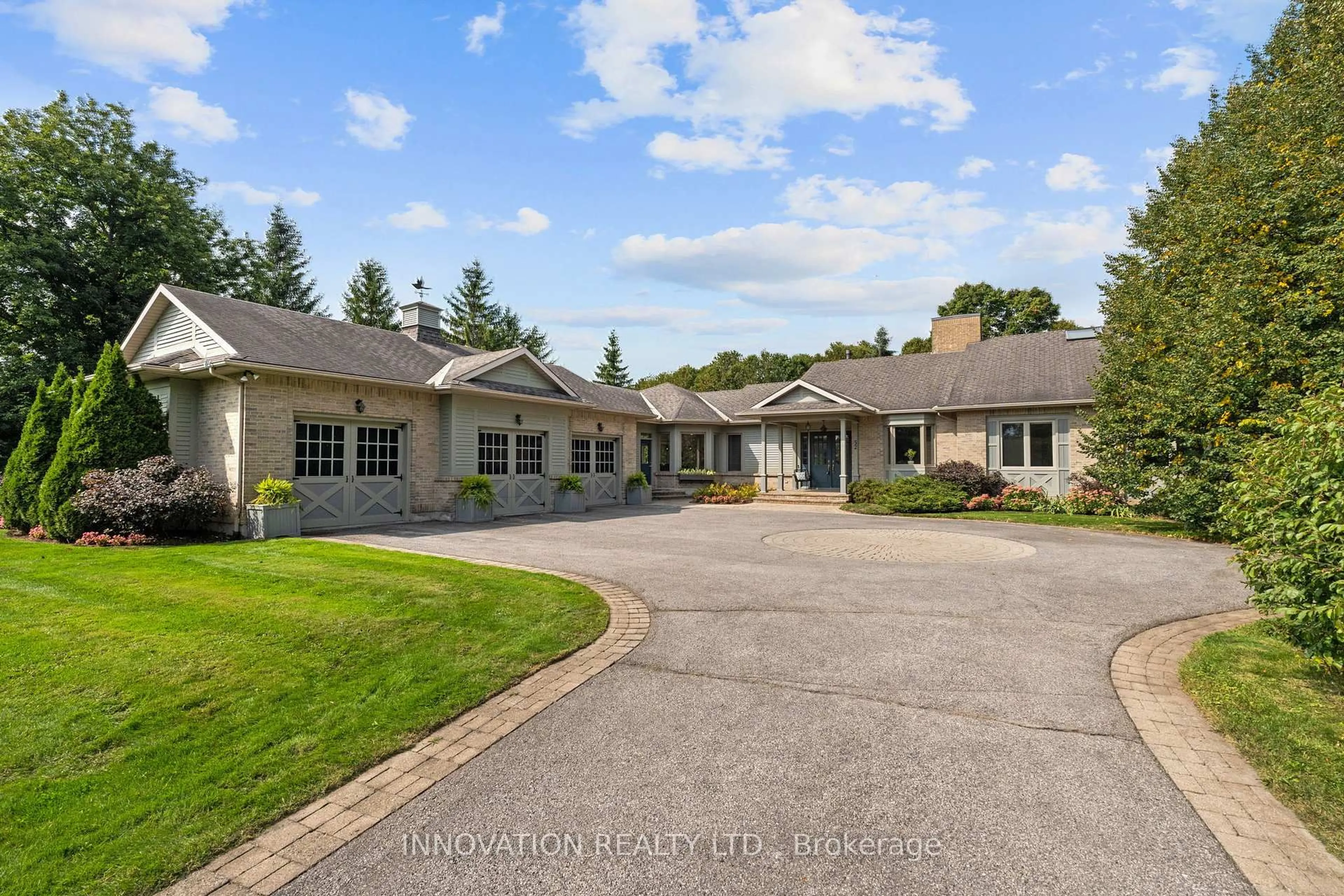 A pic from outside/outdoor area/front of a property/back of a property/a pic from drone, unknown for 52 Cedarhill Dr, Ottawa Ontario K2R 1C3