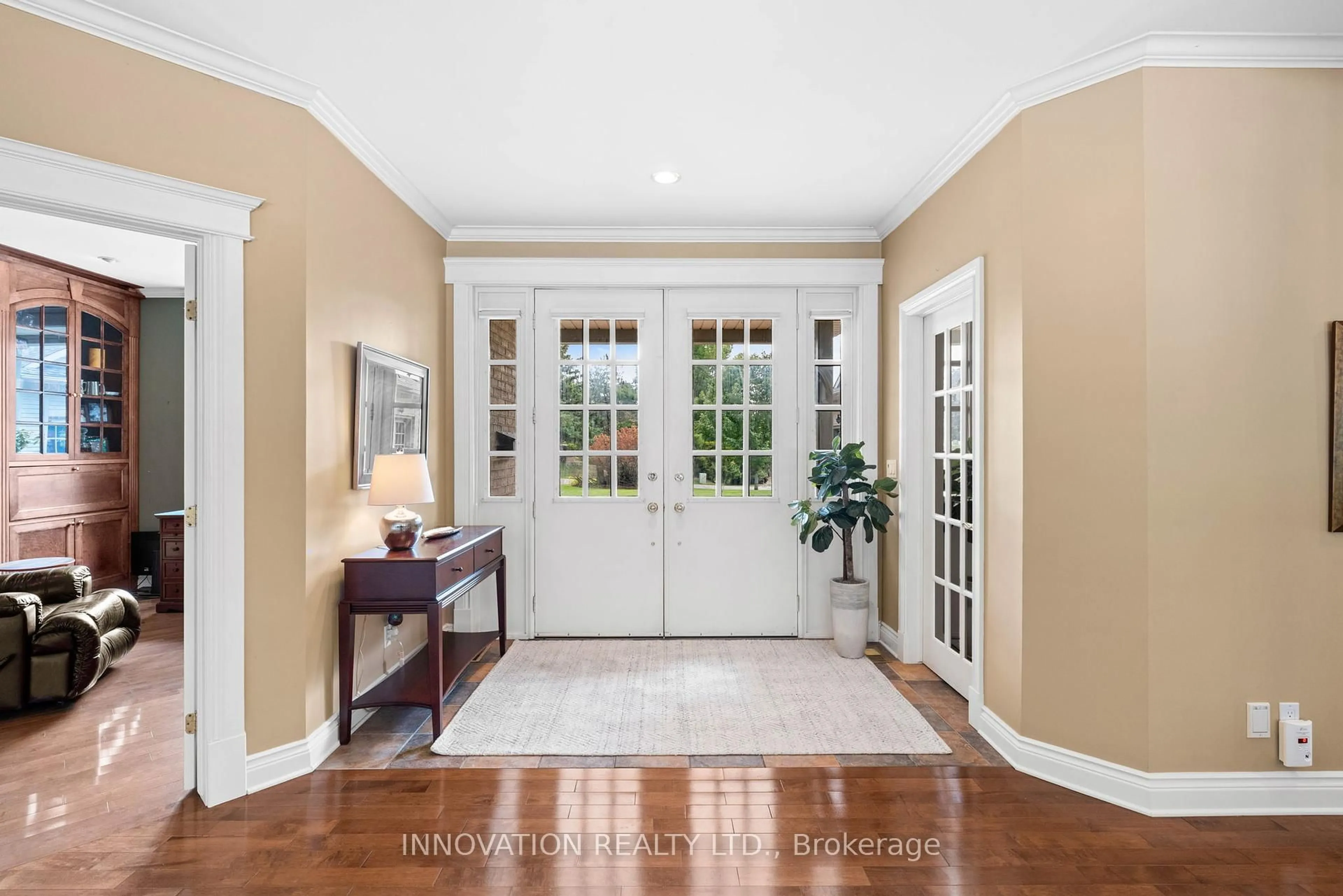 Indoor entryway for 52 Cedarhill Dr, Ottawa Ontario K2R 1C3