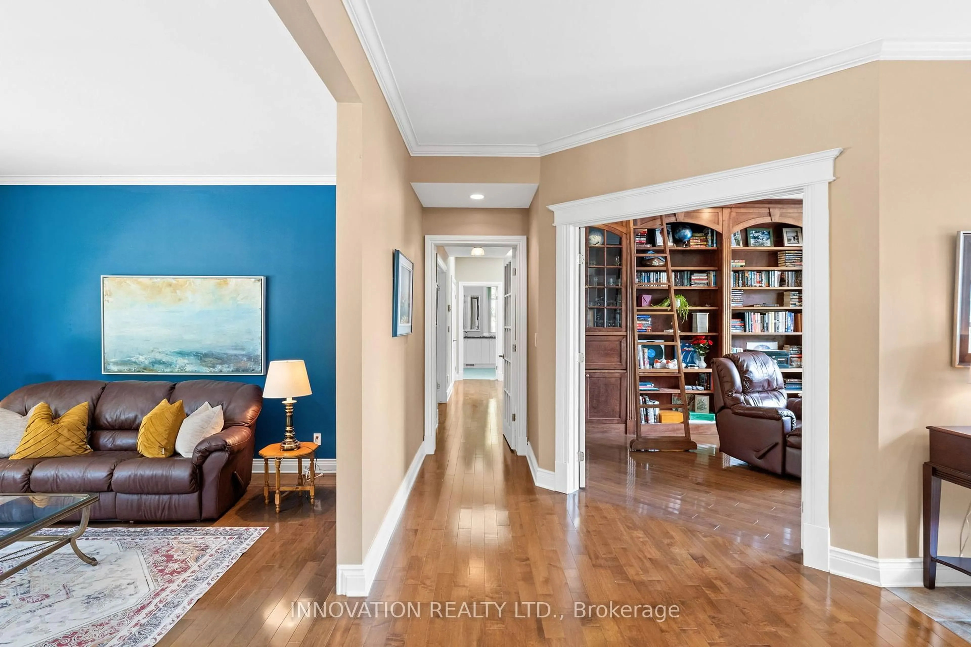 Indoor entryway for 52 Cedarhill Dr, Ottawa Ontario K2R 1C3