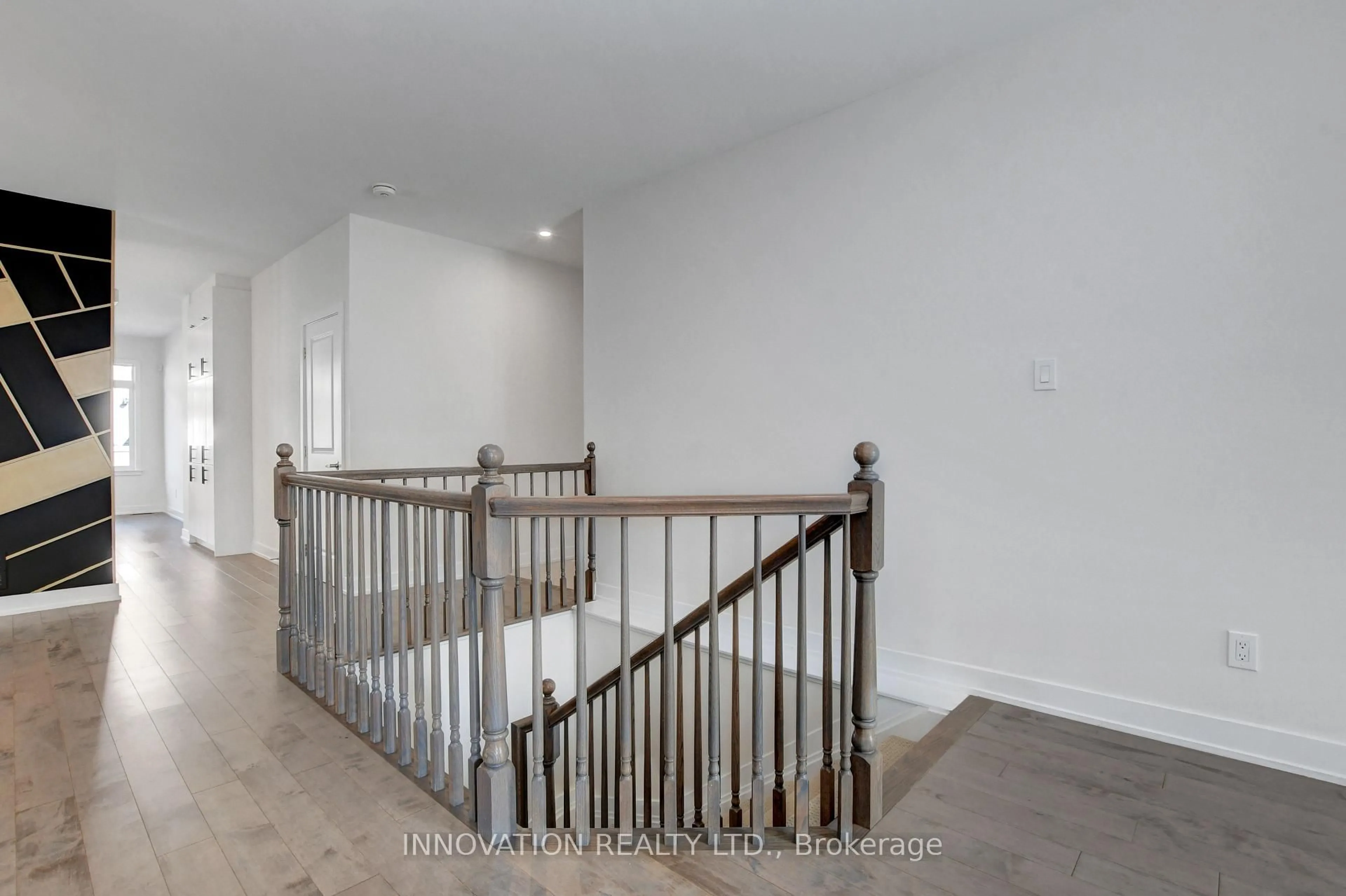 Unknown for 565 Bobolink Rdge, Ottawa Ontario K2S 2P4