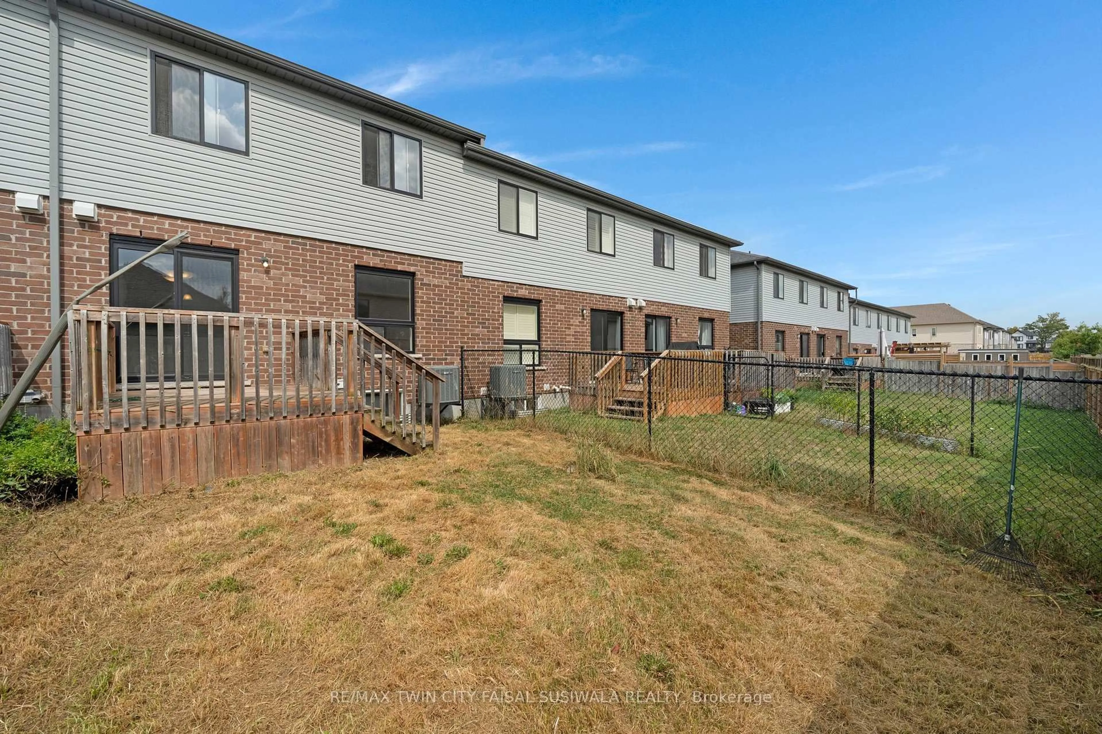 Patio, unknown for 60 Honey St, Cambridge Ontario N1T 2C9