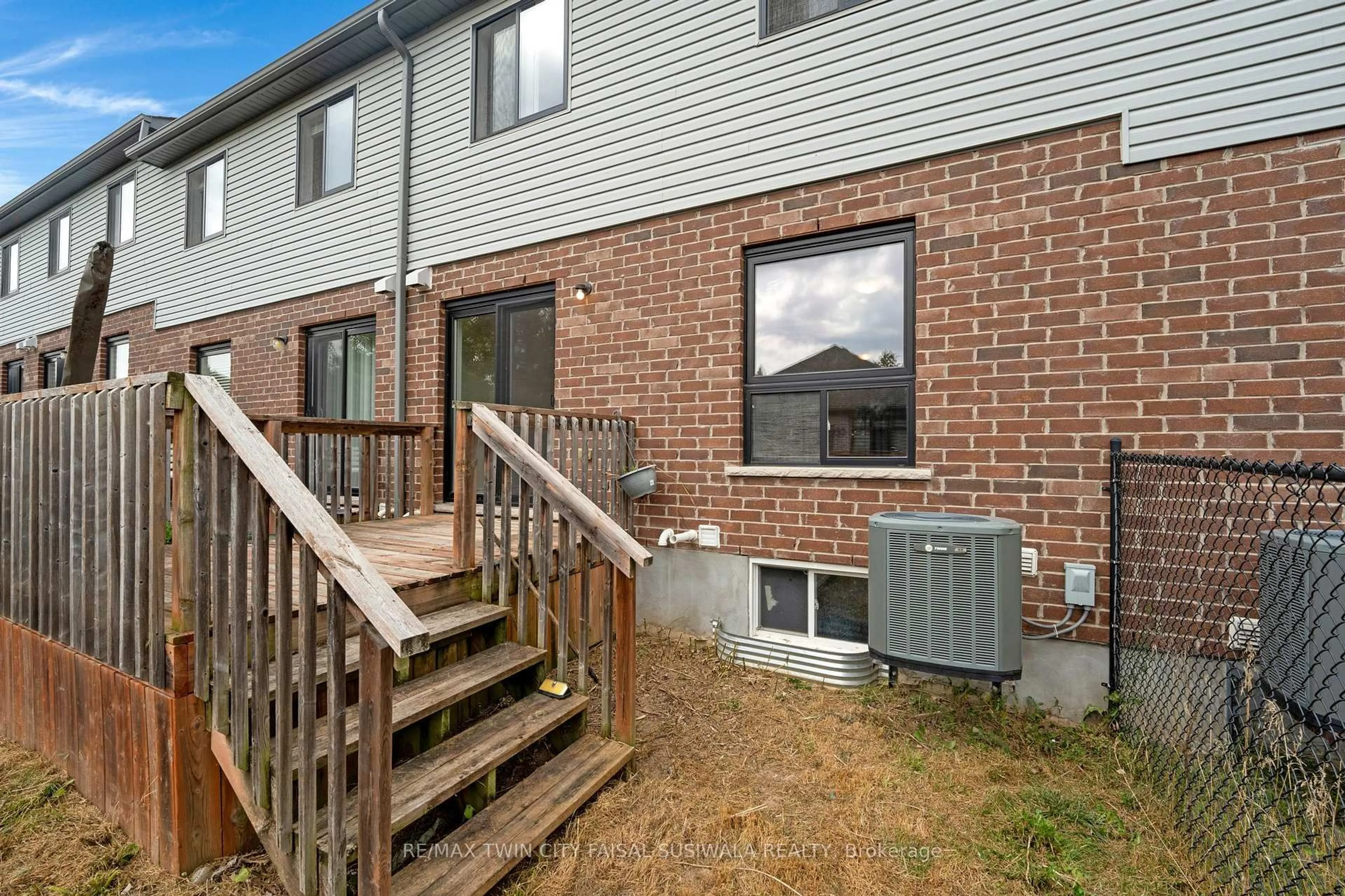Patio, street for 60 Honey St, Cambridge Ontario N1T 2C9