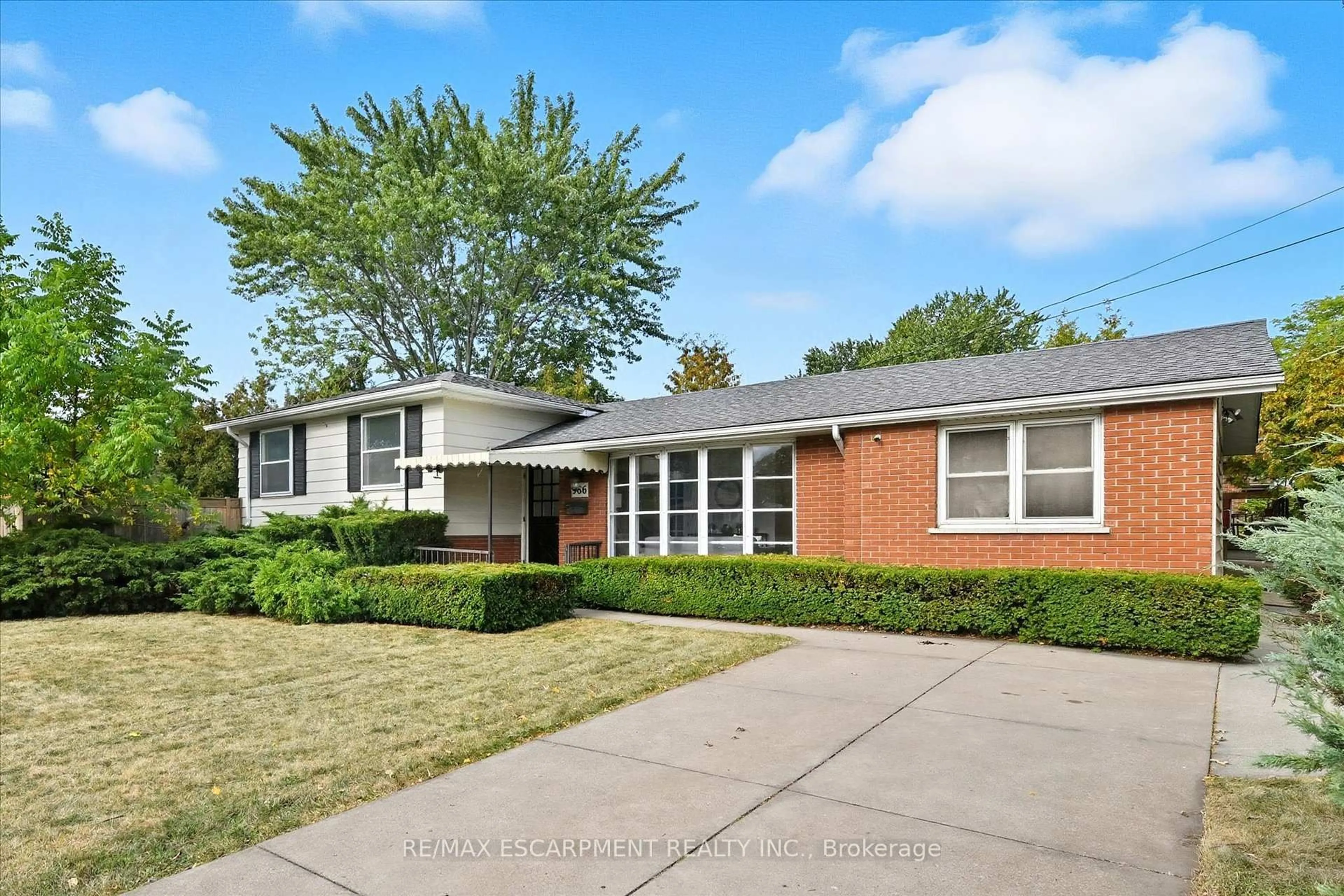 Home with brick exterior material, street for 966 UPPER SHERMAN Ave, Hamilton Ontario L8V 4W4