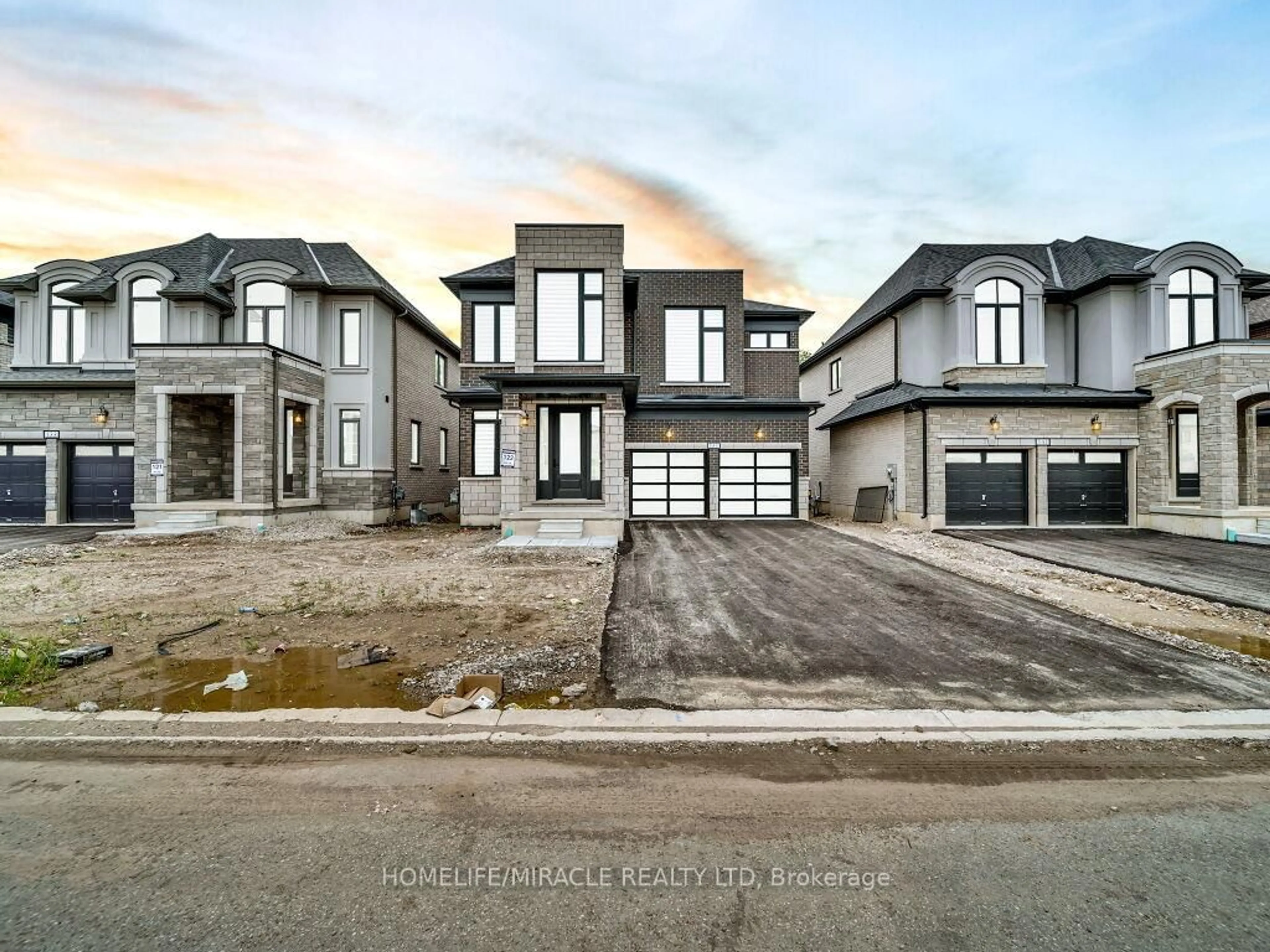 A pic from outside/outdoor area/front of a property/back of a property/a pic from drone, street for 137 Harwood Ave, Woodstock Ontario N4T 0P8