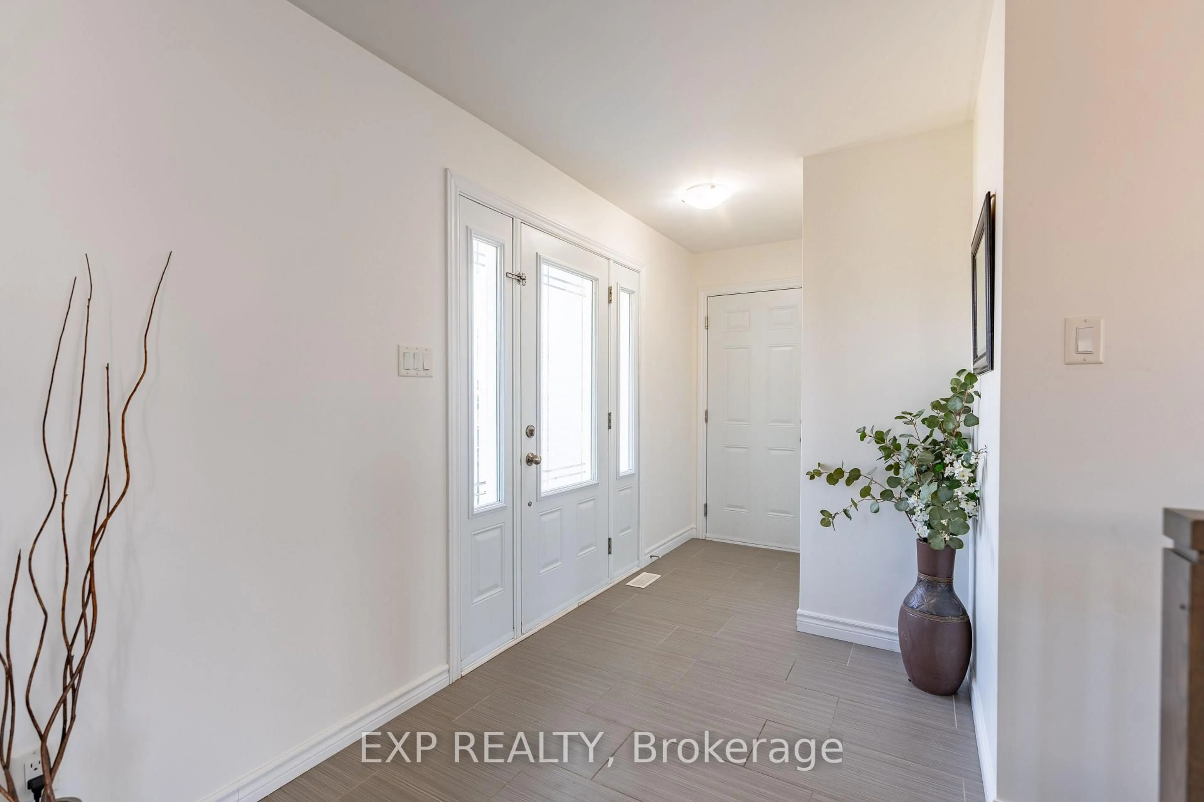 Indoor entryway for 11 Place Madeleine Pl, The Nation Ontario K0C 2B0