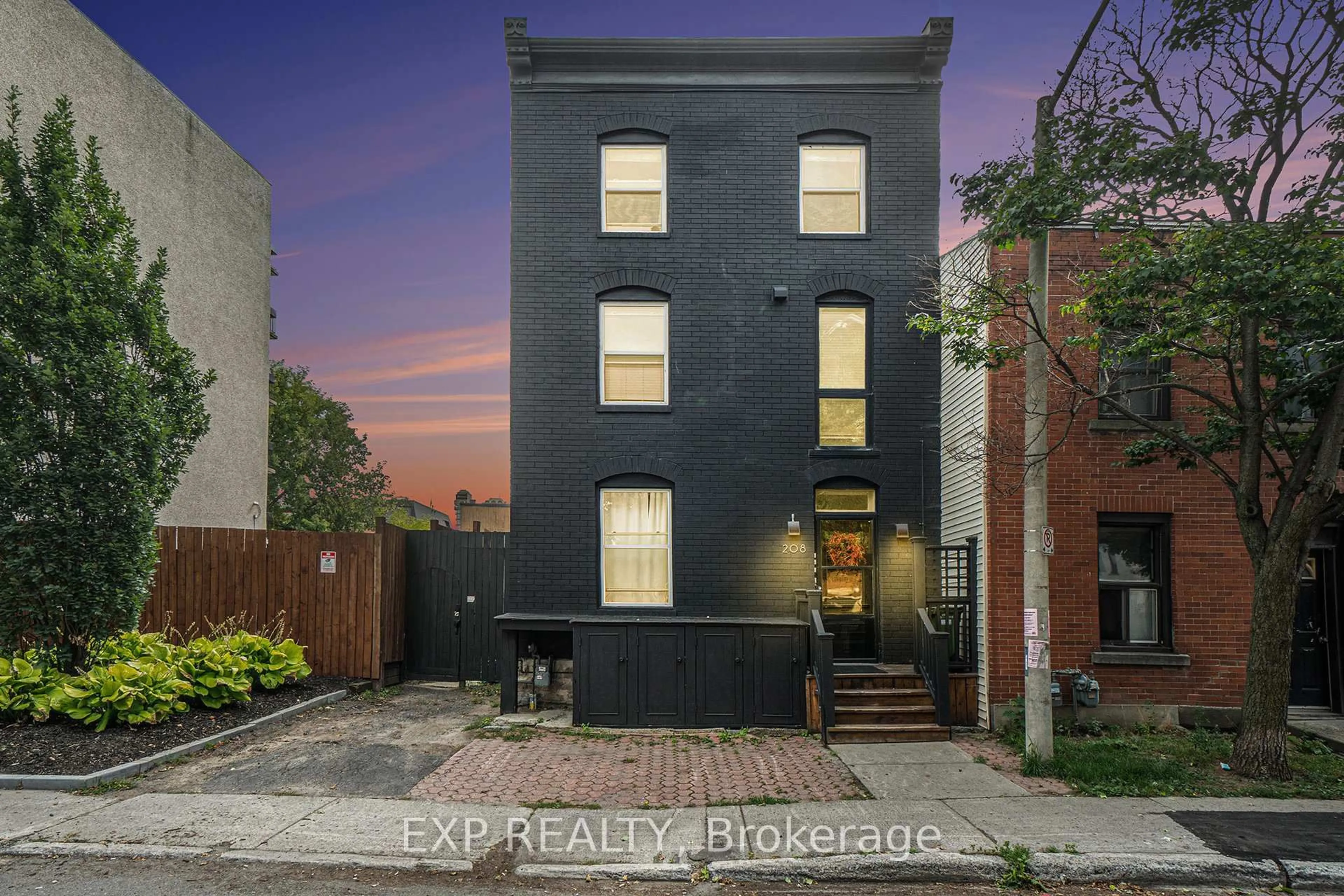 Home with brick exterior material, street for 208 Clarence St, Ottawa Ontario K1N 5R1
