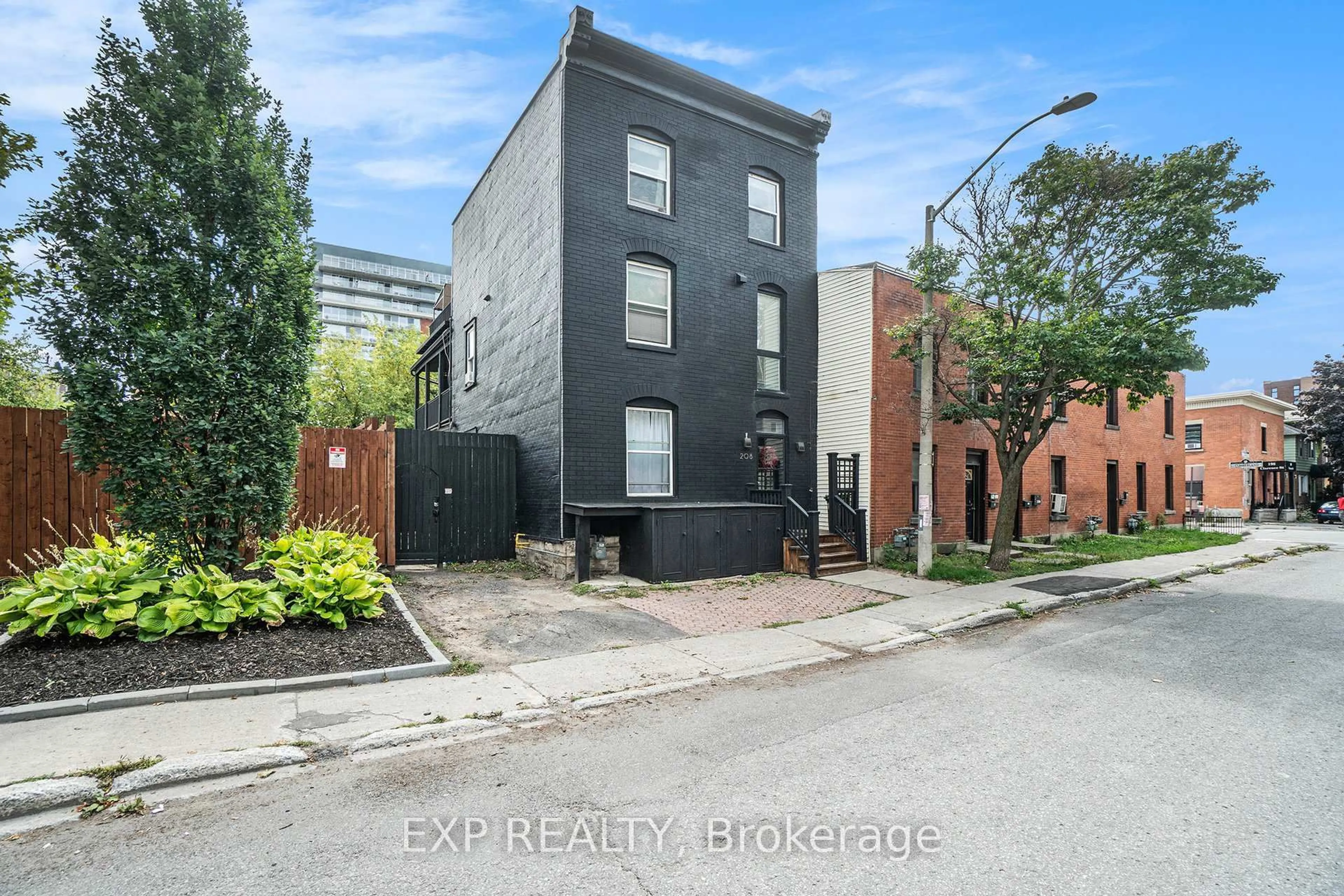Unknown for 208 Clarence St, Ottawa Ontario K1N 5R1