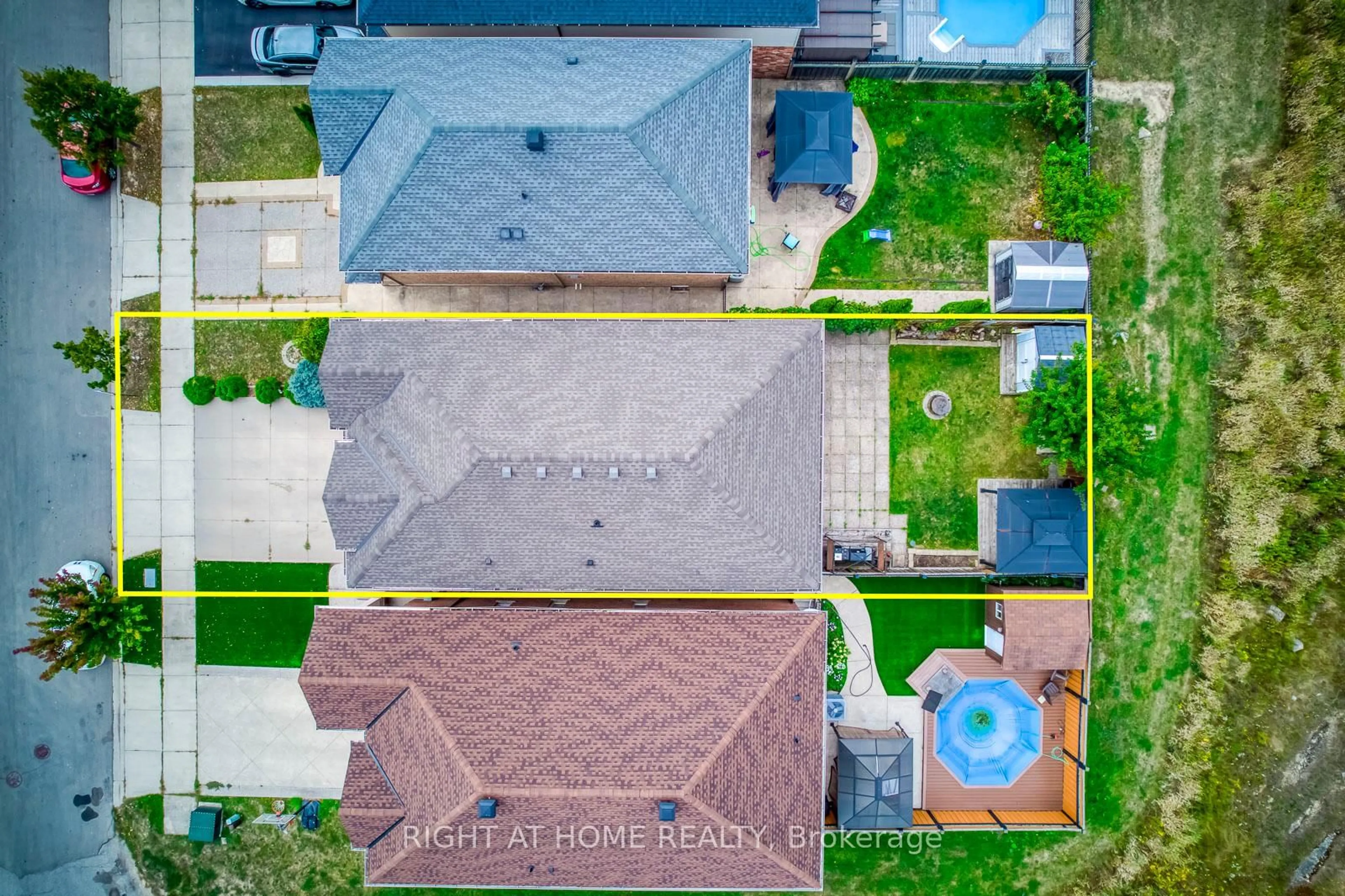 A pic from outside/outdoor area/front of a property/back of a property/a pic from drone, street for 38 Assisi St, Hamilton Ontario L8W 0A5