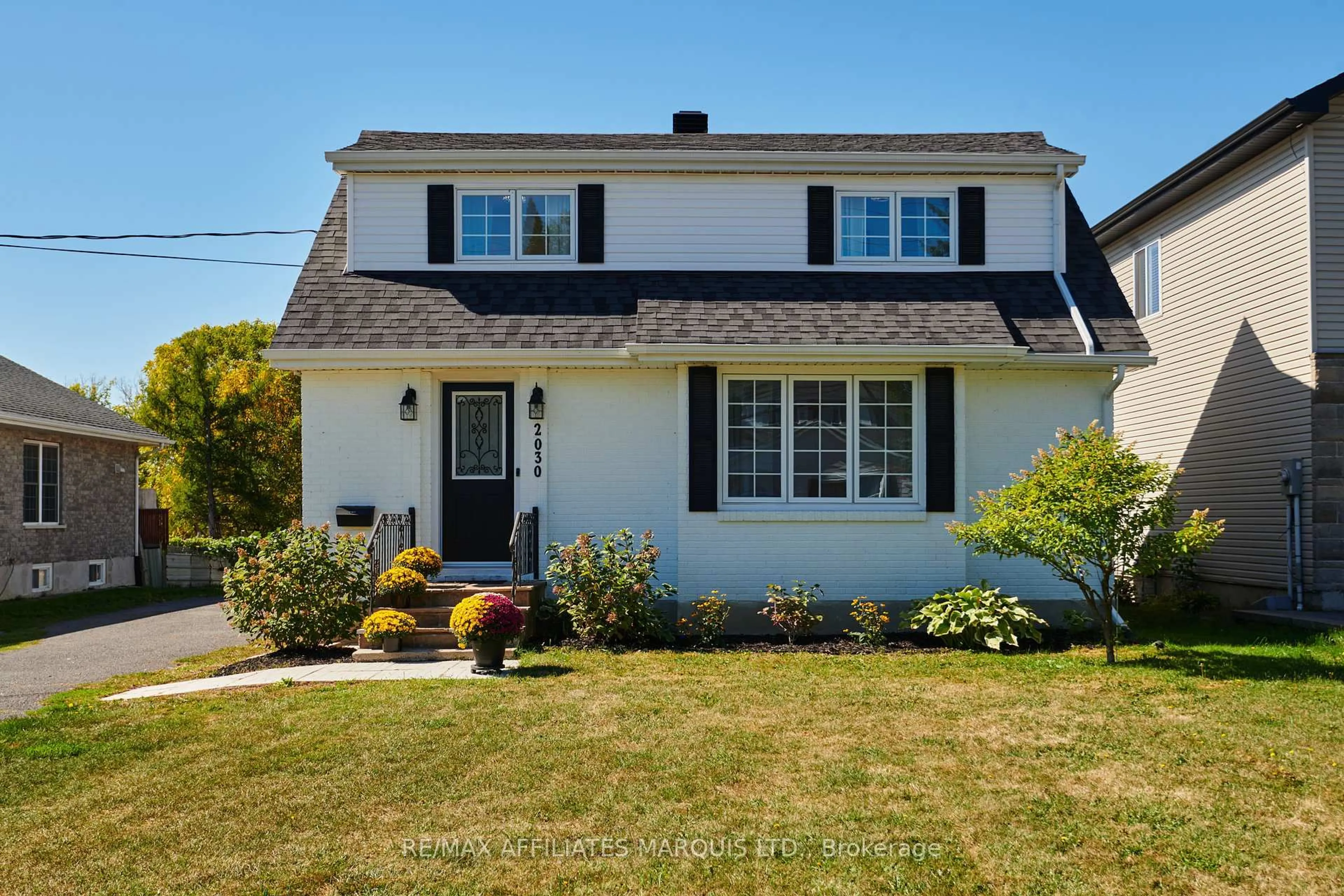 Home with vinyl exterior material, street for 2030 Pitt St, Cornwall Ontario K6J 5G1