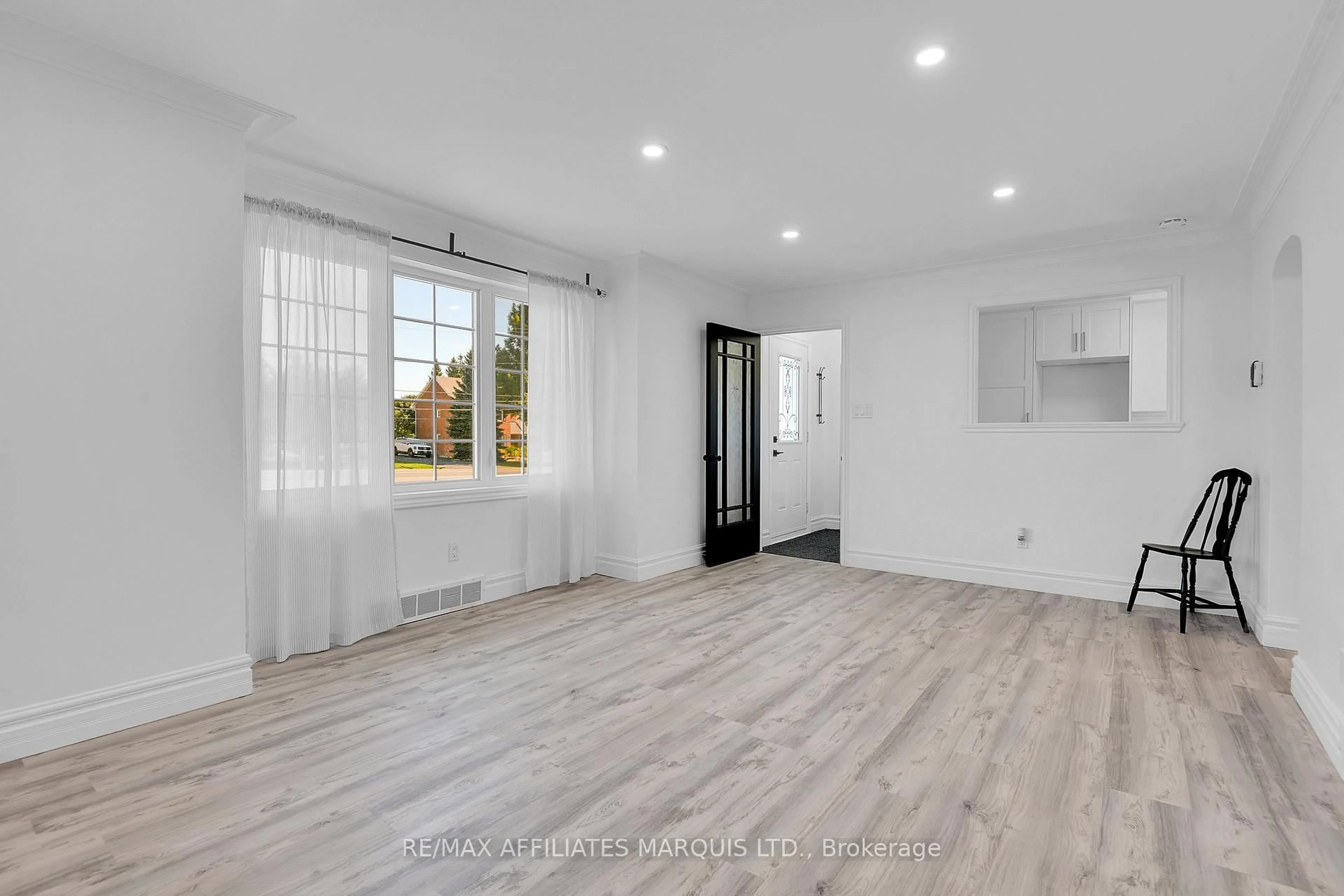 A pic of a room for 2030 Pitt St, Cornwall Ontario K6J 5G1