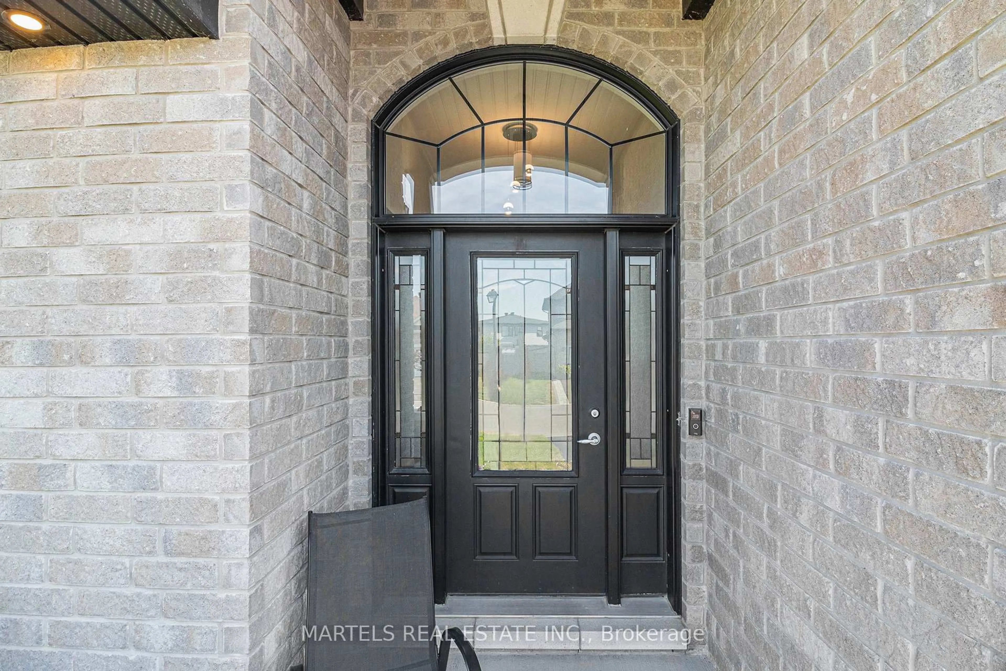 Indoor entryway for 356 Zircon St, Clarence-Rockland Ontario K4K 0H8