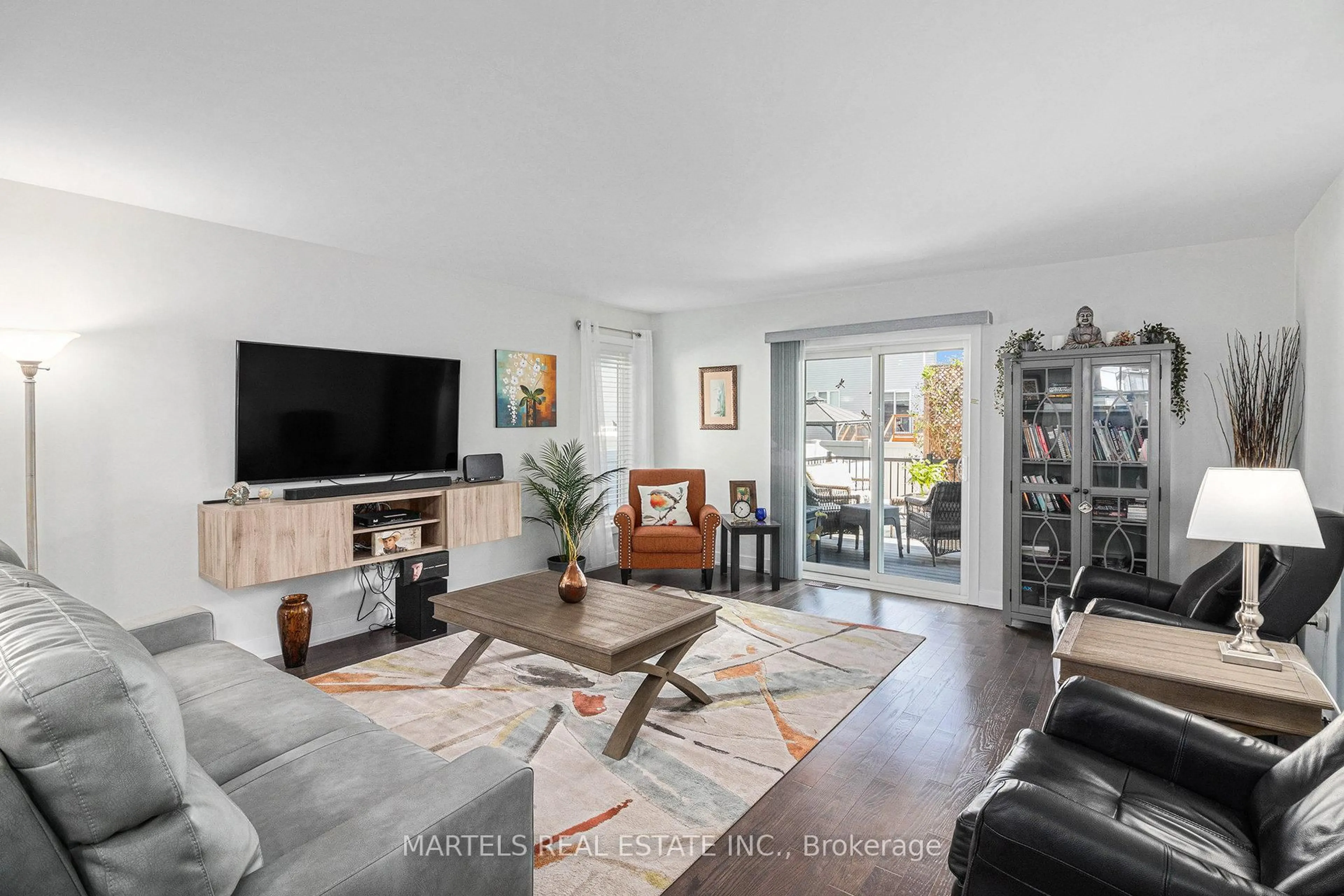 Living room with furniture, unknown for 356 Zircon St, Clarence-Rockland Ontario K4K 0H8