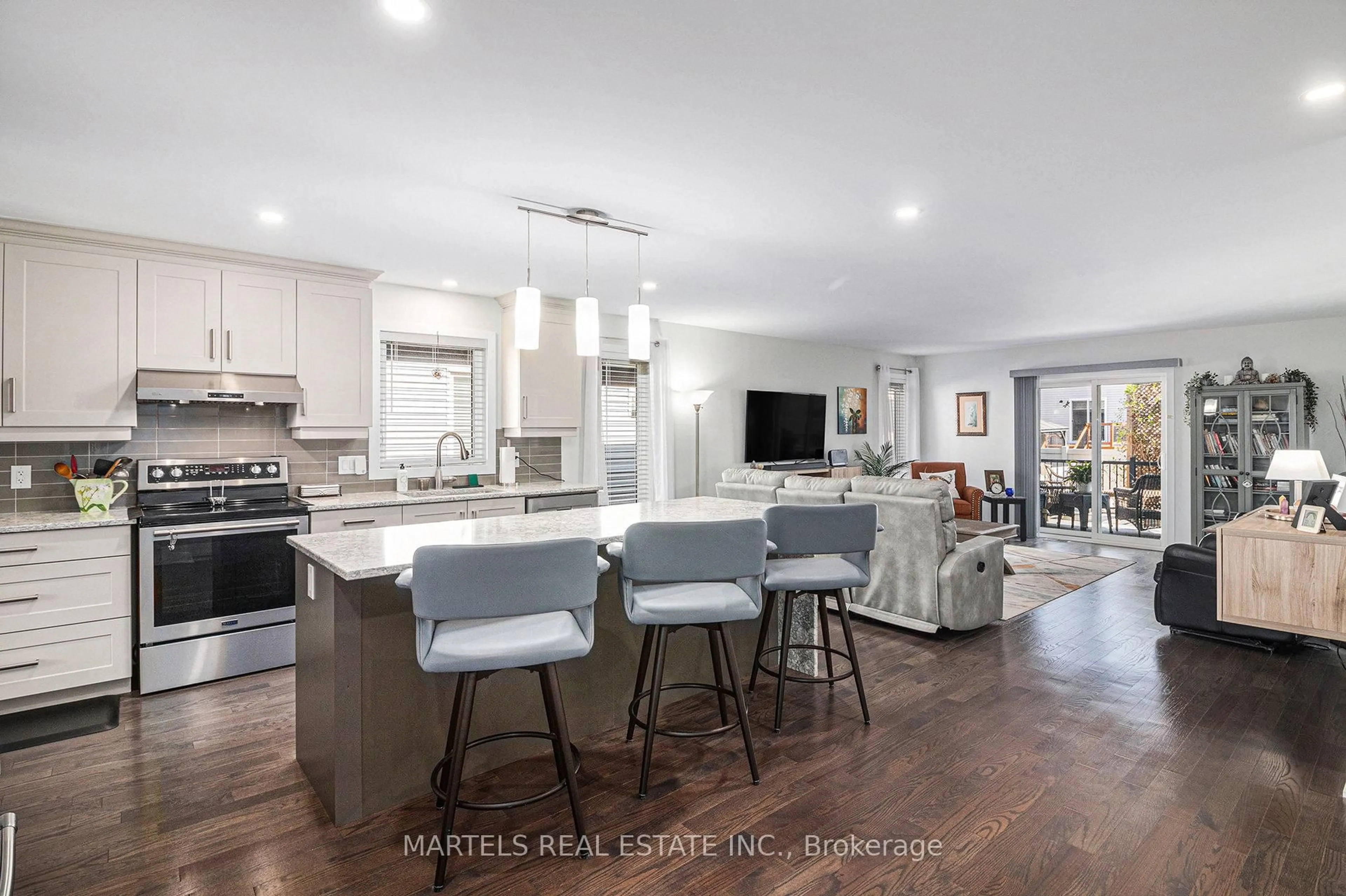 Open concept kitchen, unknown for 356 Zircon St, Clarence-Rockland Ontario K4K 0H8