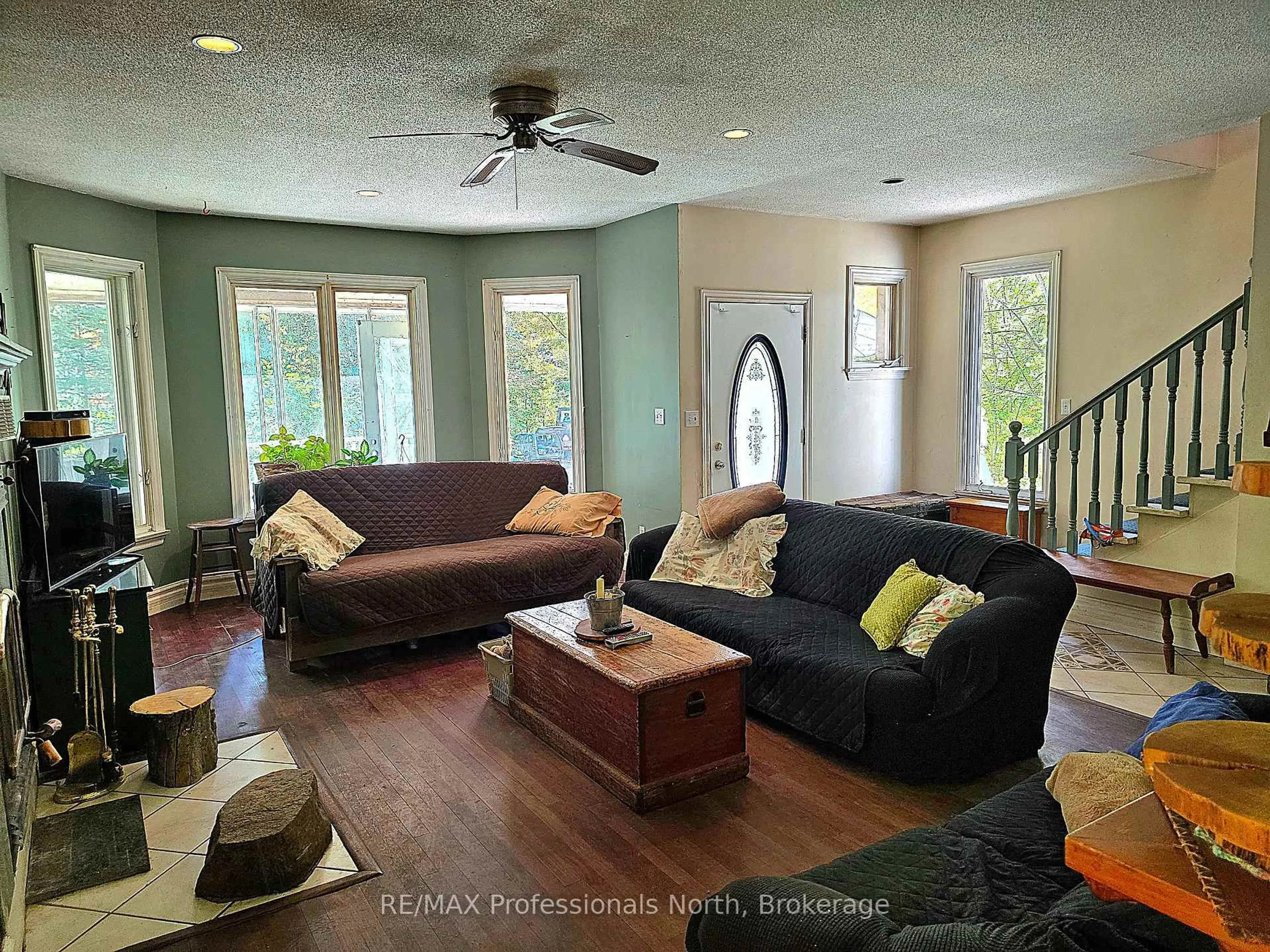 Living room with furniture, unknown for 92 Concession 2 & 3 Rd, Huntsville Ontario P1H 2J3