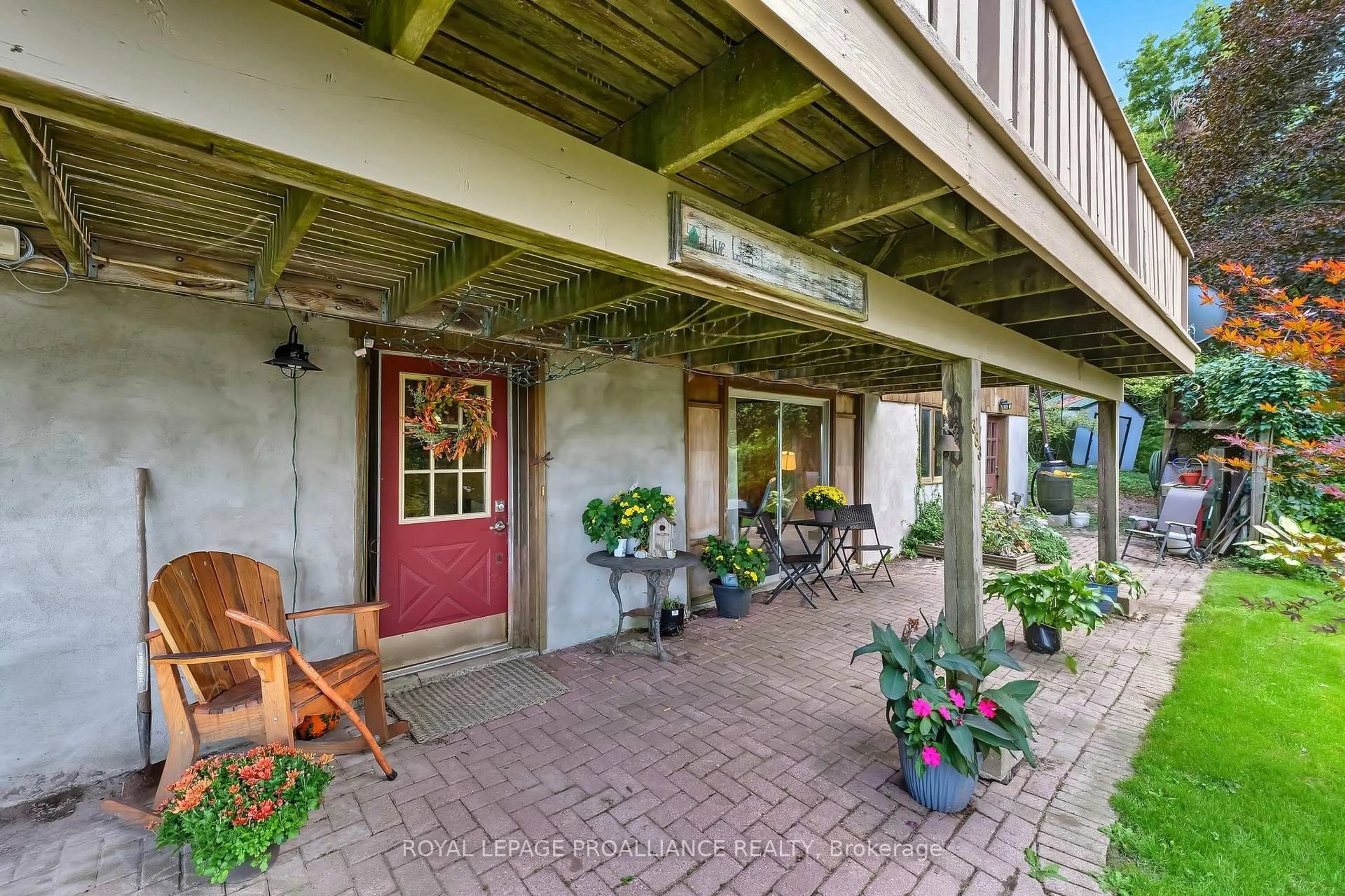 Patio, street for 383 Hansen Rd, Brighton Ontario K0K 1H0