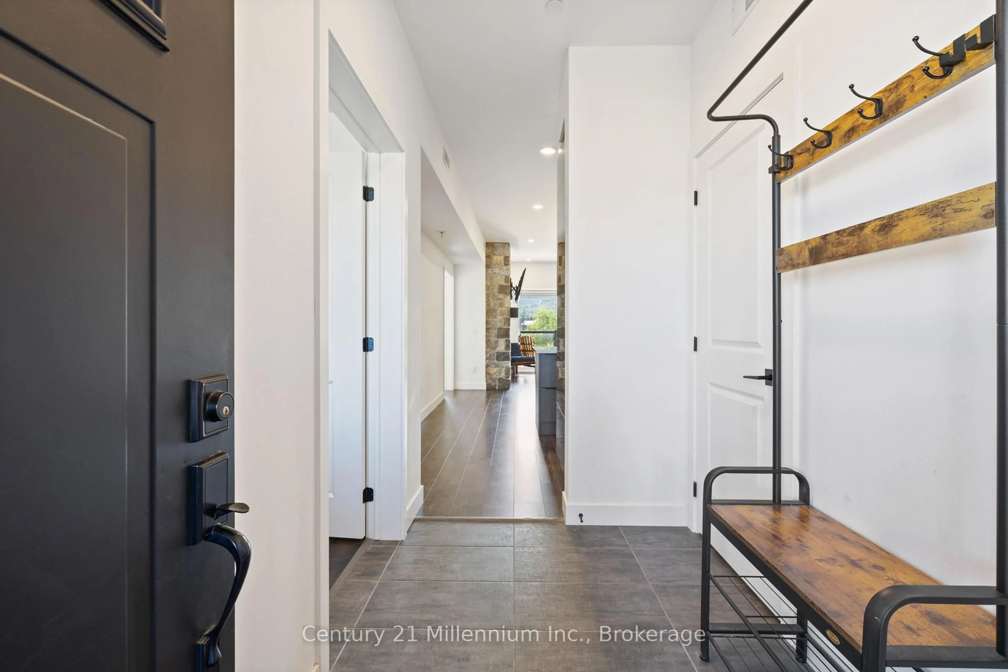 Indoor entryway for 20 BECKWITH Lane #306, Blue Mountains Ontario L9Y 0R4