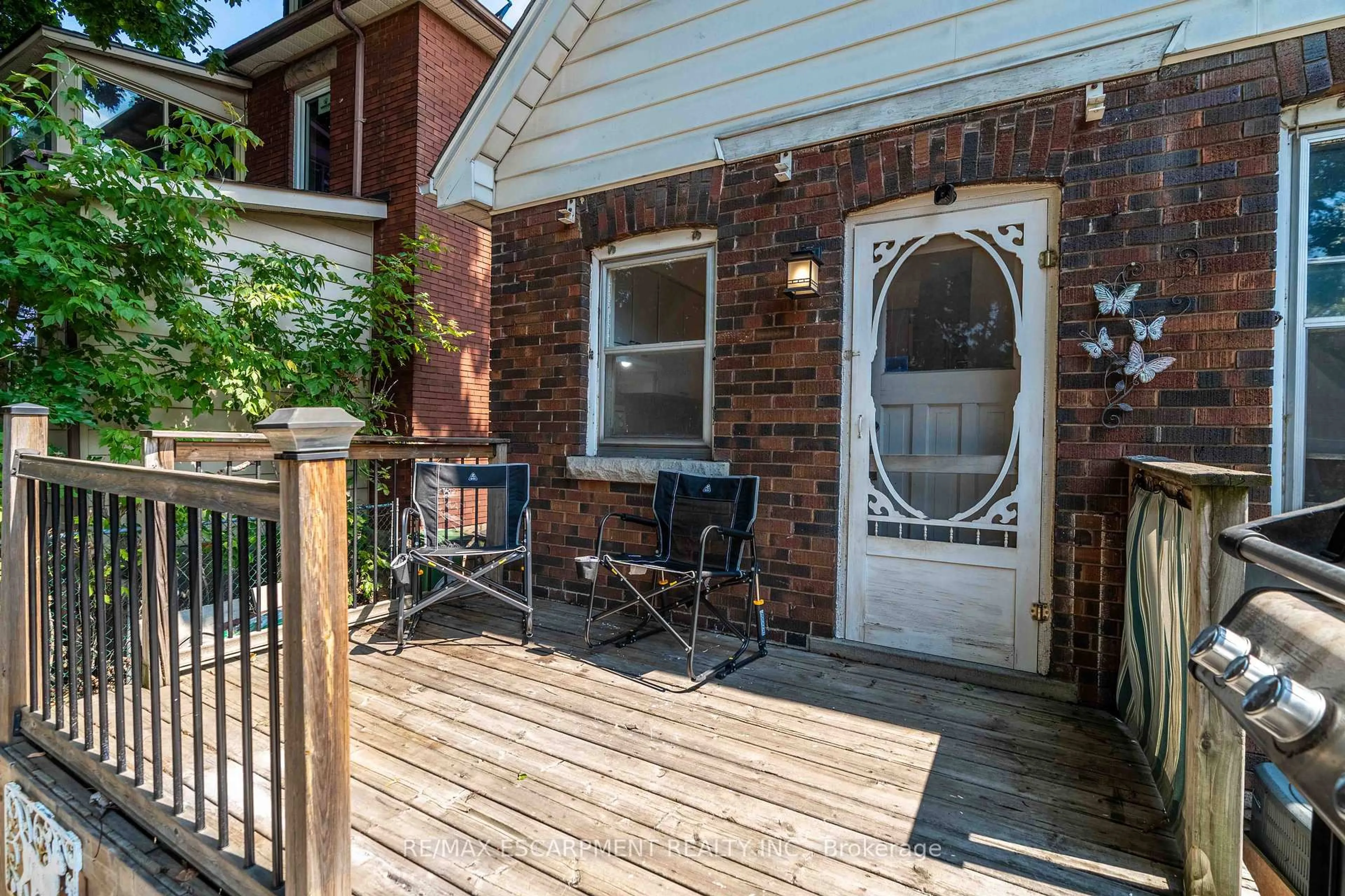 Patio, street for 228 Province St, Hamilton Ontario L8K 2L7