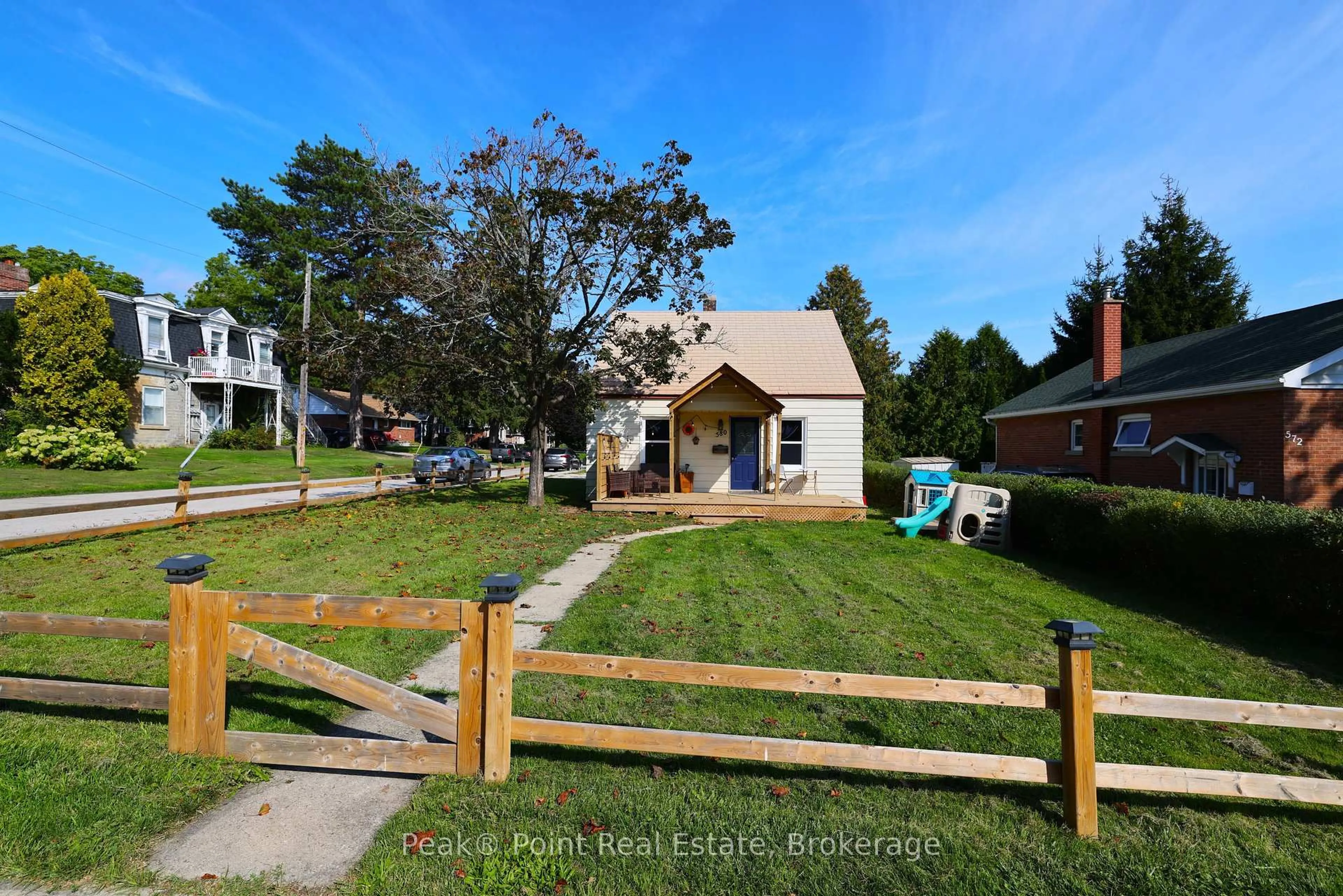 A pic from outside/outdoor area/front of a property/back of a property/a pic from drone, street for 580 14TH St, Owen Sound Ontario N4K 3Y2