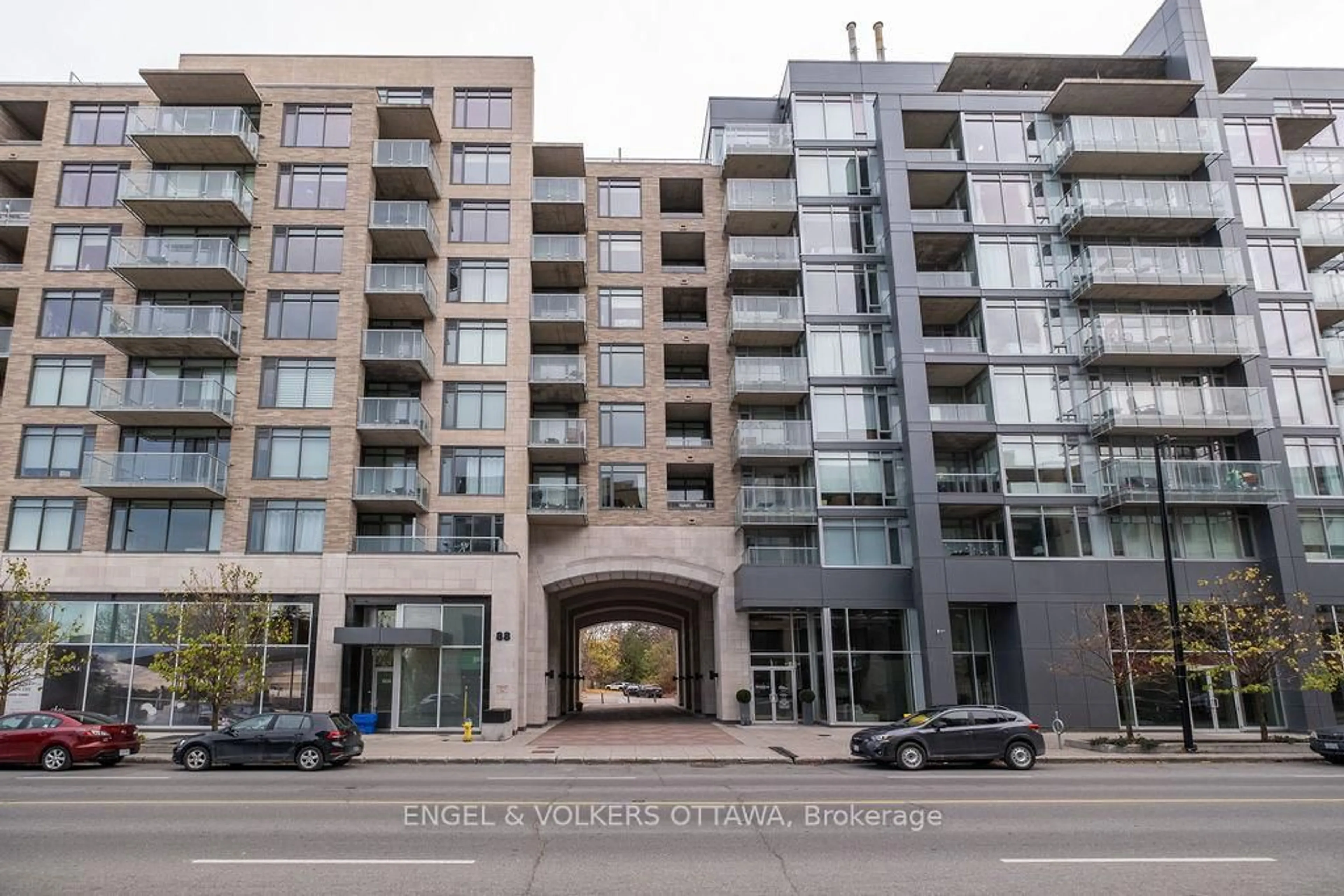 Indoor foyer for 88 RICHMOND Rd #809, Ottawa Ontario K1Z 0B1