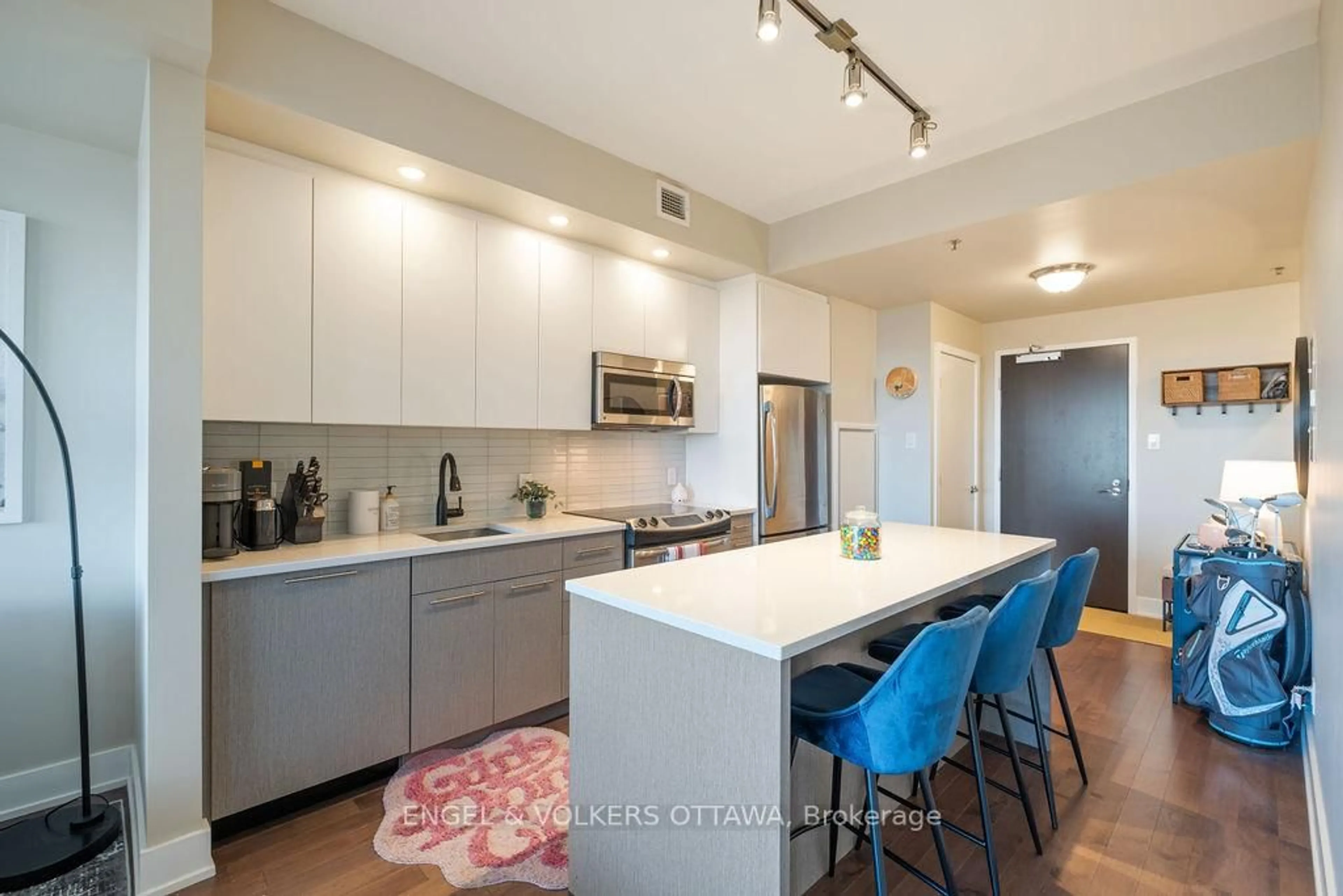 Open concept kitchen, unknown for 88 RICHMOND Rd #809, Ottawa Ontario K1Z 0B1