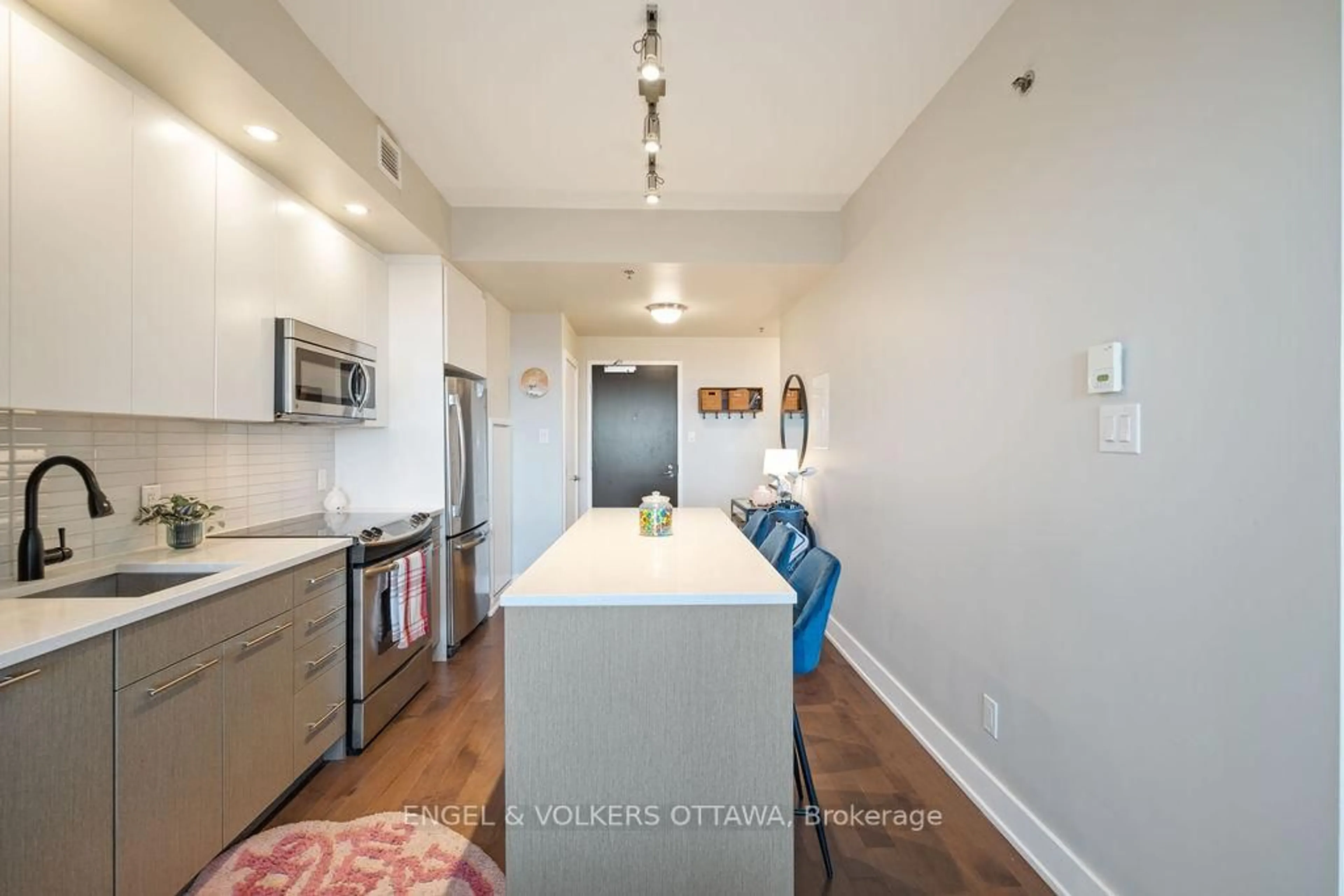 Open concept kitchen, unknown for 88 RICHMOND Rd #809, Ottawa Ontario K1Z 0B1