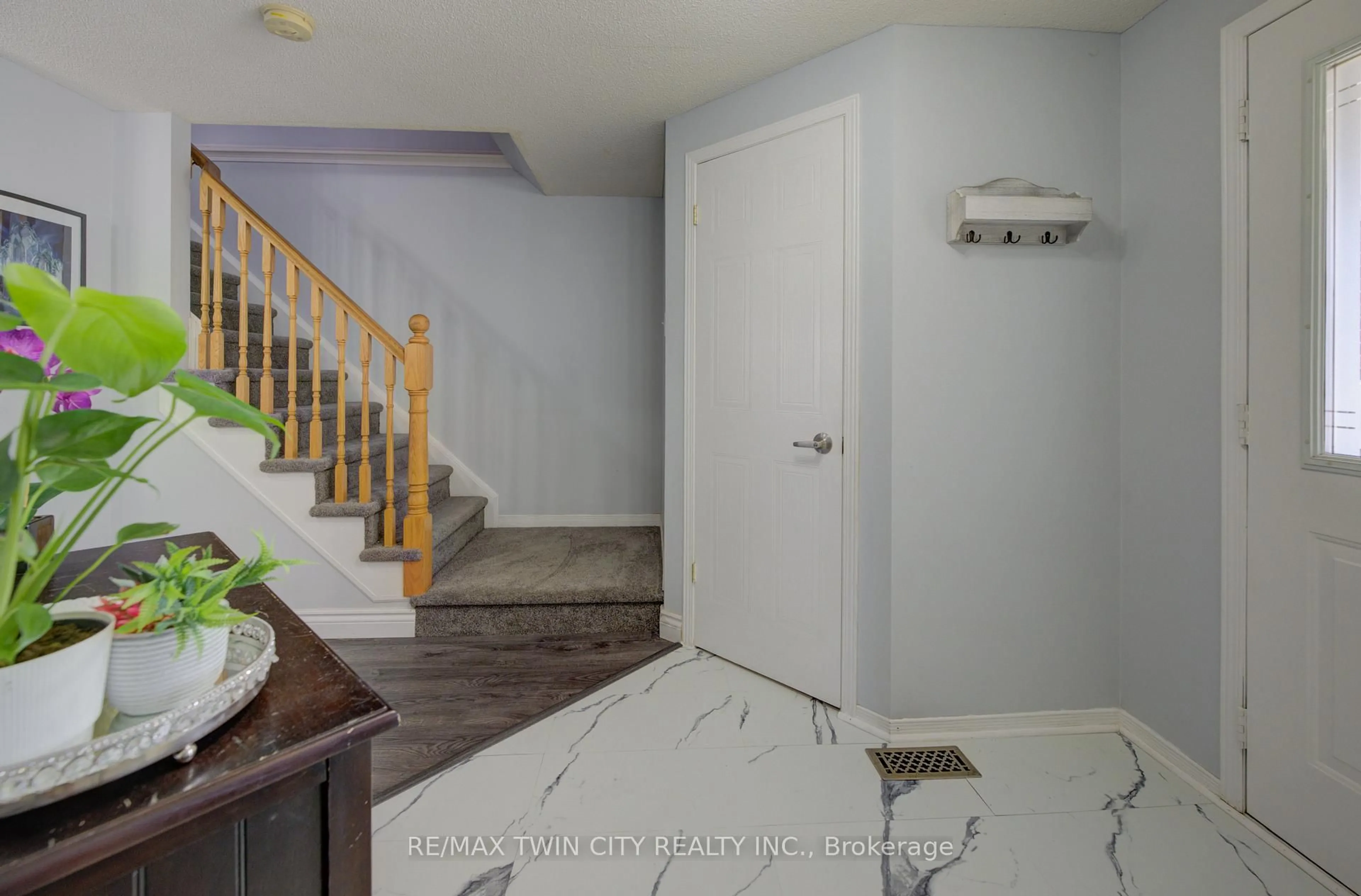 Indoor entryway for 36 Robertson St, Centre Wellington Ontario N1M 3P6
