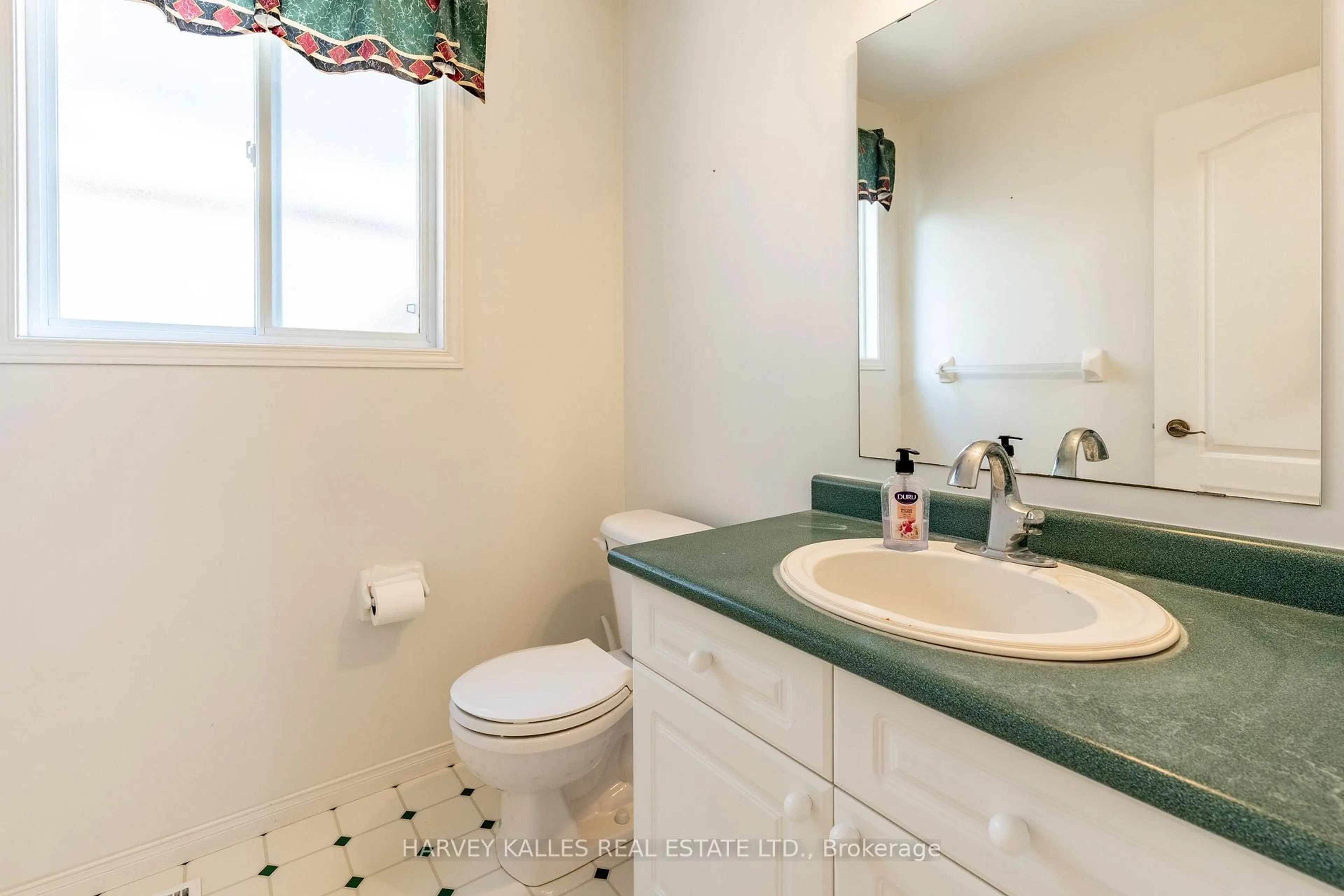 Standard bathroom, ceramic/tile floor for 573 Windjammer Way, Waterloo Ontario N2K 3Z5