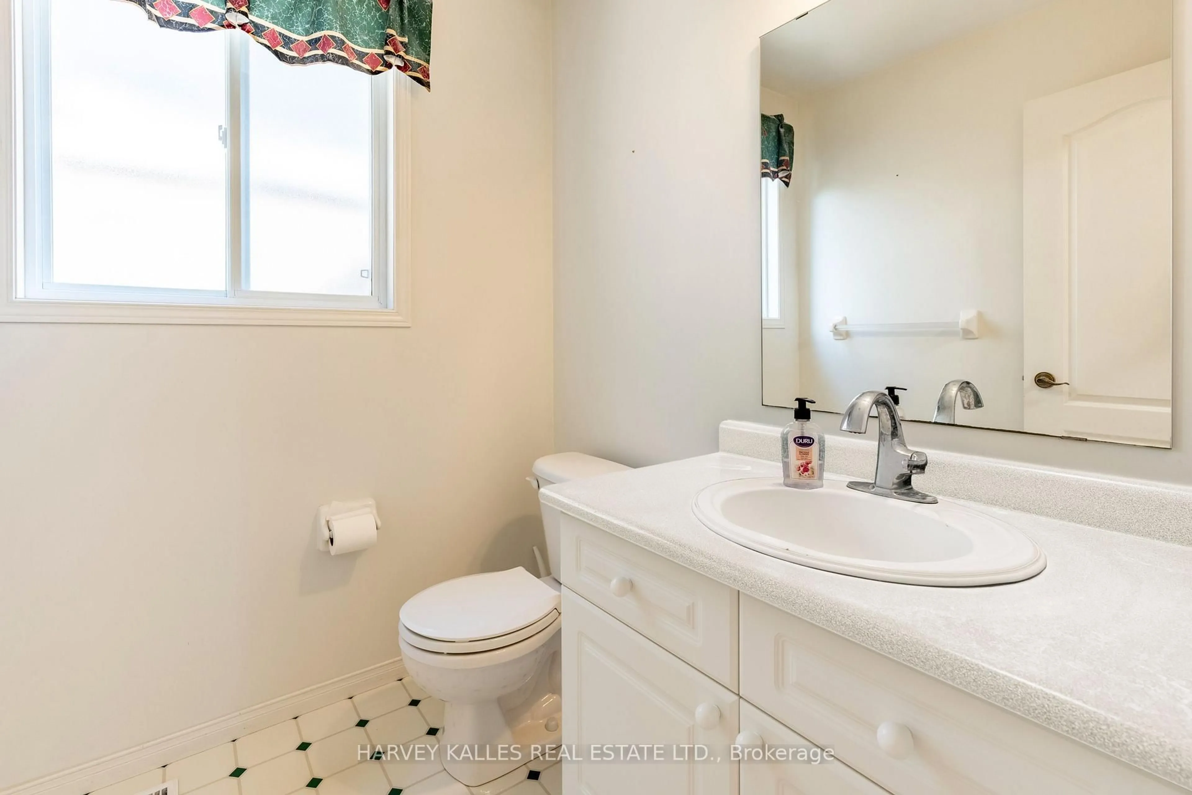 Standard bathroom, ceramic/tile floor for 573 Windjammer Way, Waterloo Ontario N2K 3Z5