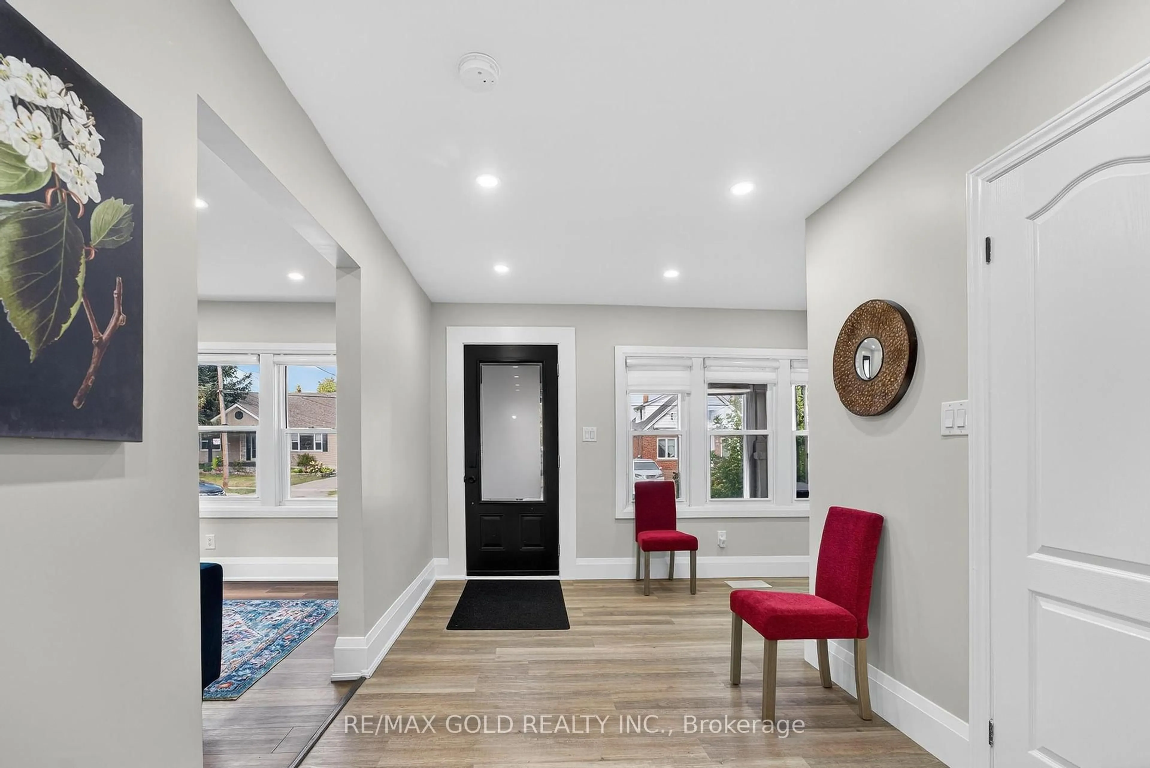 Indoor entryway for 3 Wardrope Ave, Hamilton Ontario L8G 1R9