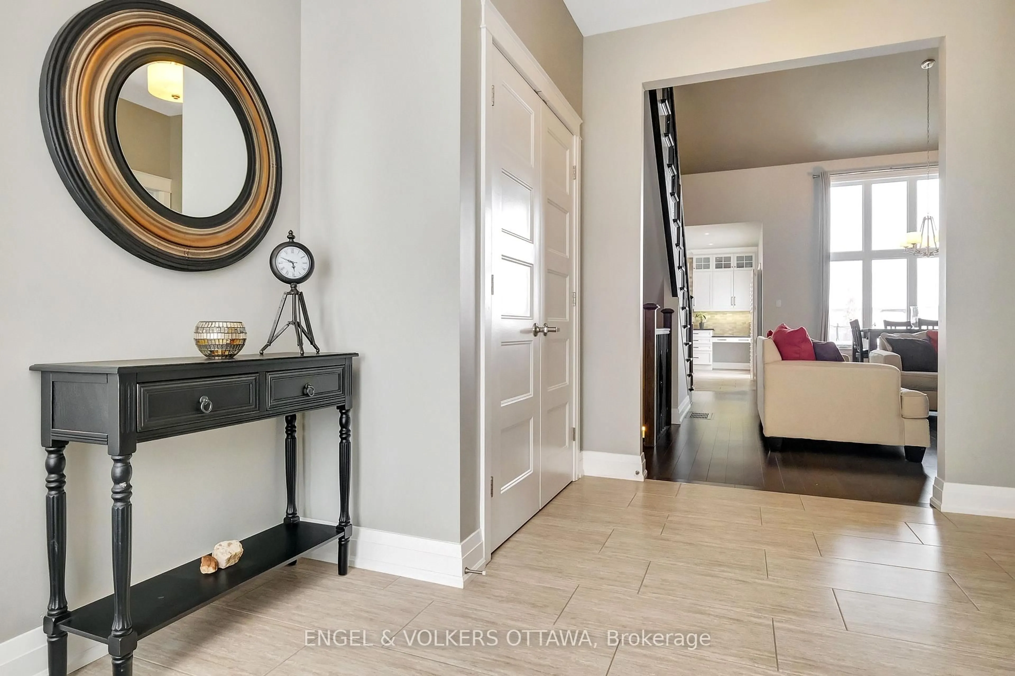 Indoor entryway for 304 Colmar St, Russell Ontario K0A 1W0
