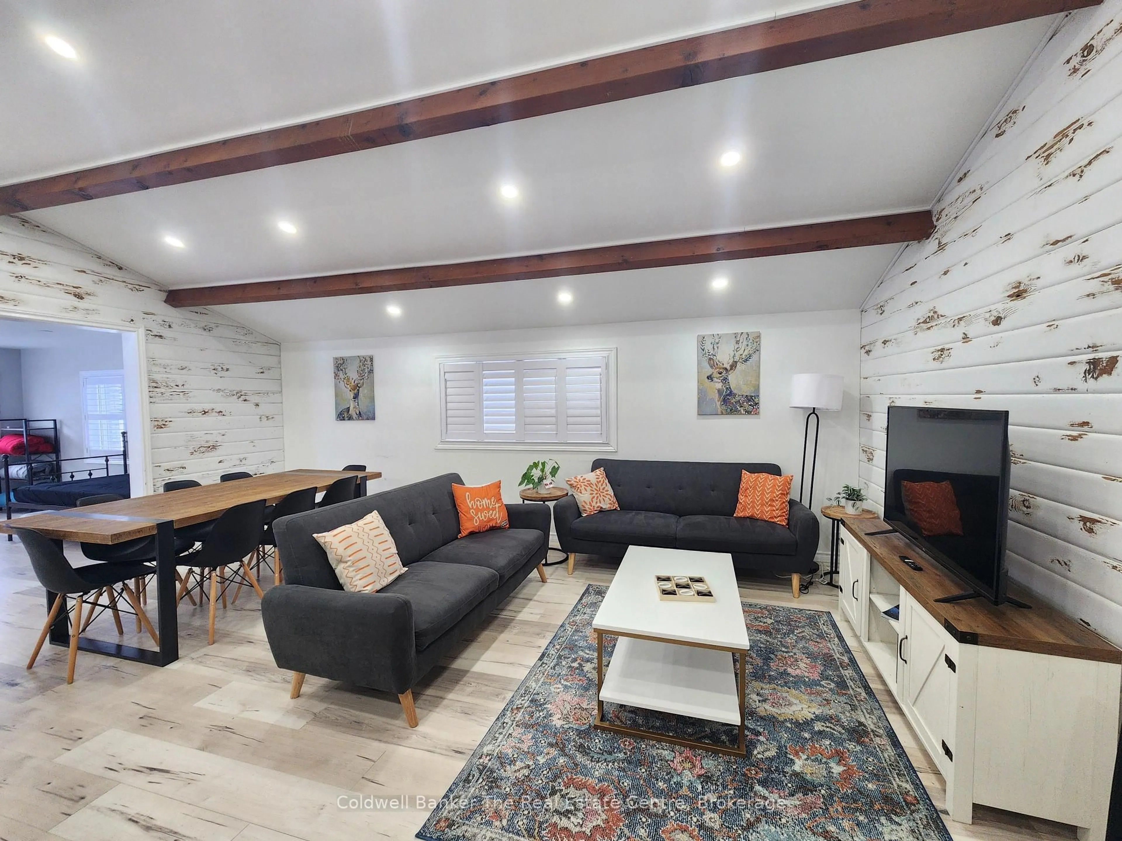Living room with furniture, unknown for 460 Wellington St, Gravenhurst Ontario P1P 1A5