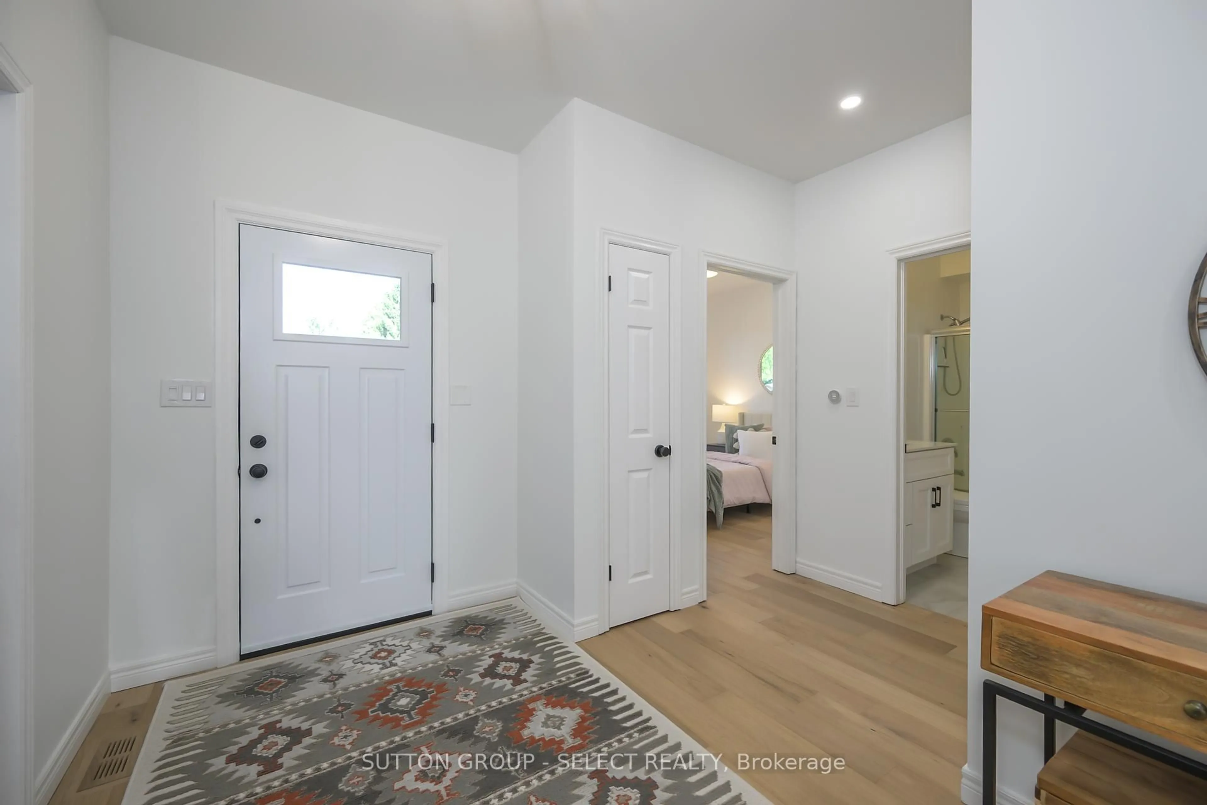 Indoor entryway for 8663 Parkhouse Dr, Strathroy-Caradoc Ontario N0L 1W0