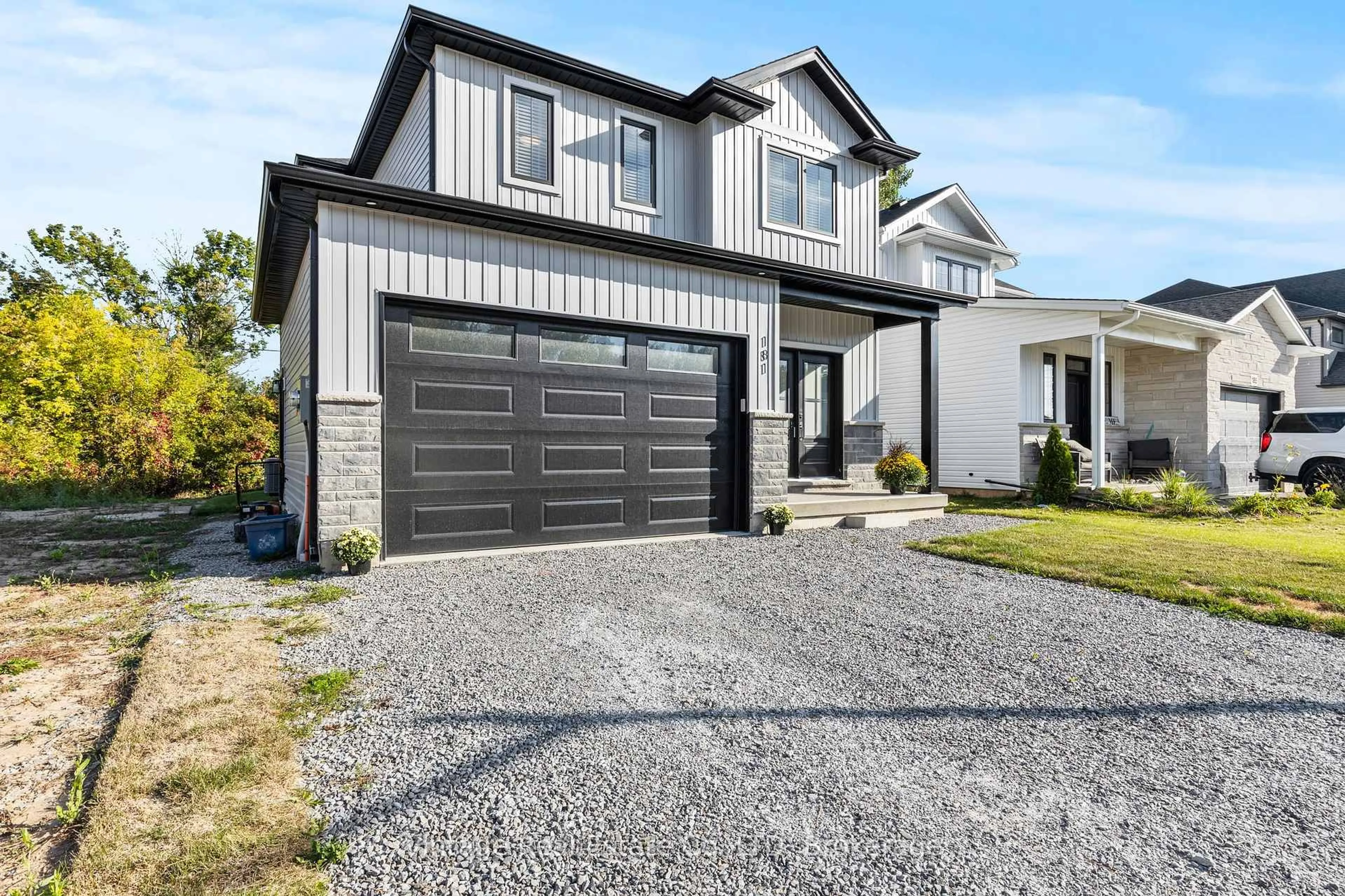 Home with vinyl exterior material, street for 181 Hodgkins Ave, Thorold Ontario L2V 0M6