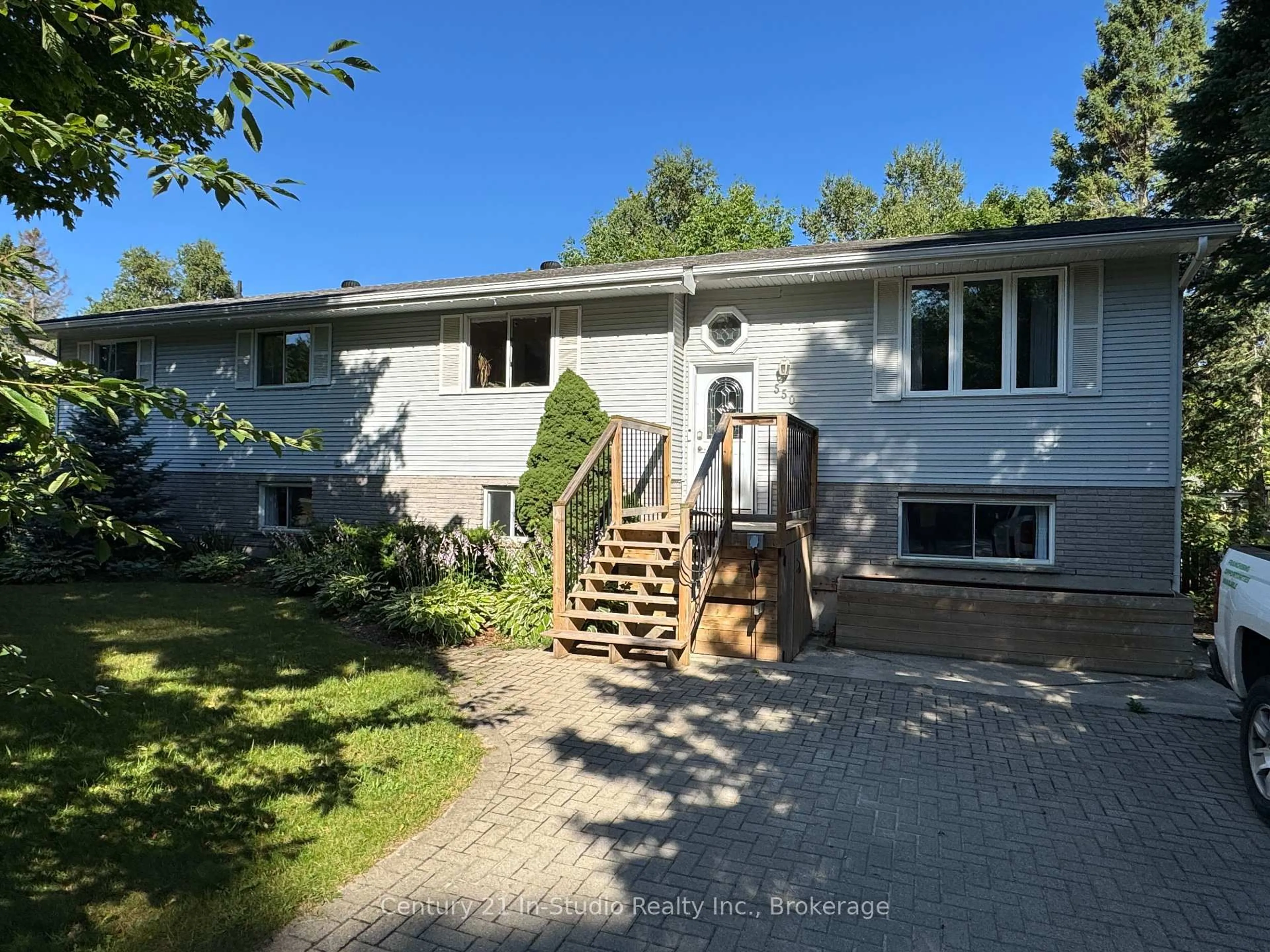 A pic from outside/outdoor area/front of a property/back of a property/a pic from drone, street for 550 McNabb St, Saugeen Shores Ontario N0H 2L0