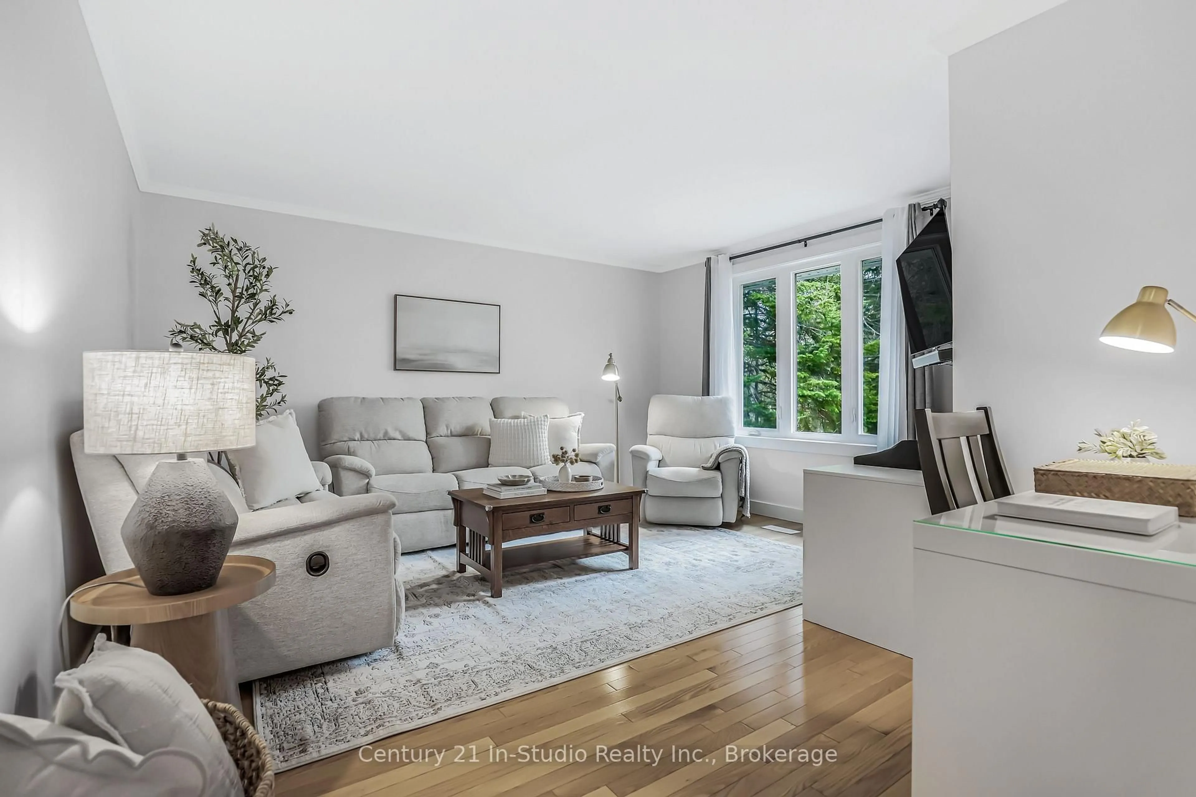 Living room with furniture, unknown for 550 McNabb St, Saugeen Shores Ontario N0H 2L0