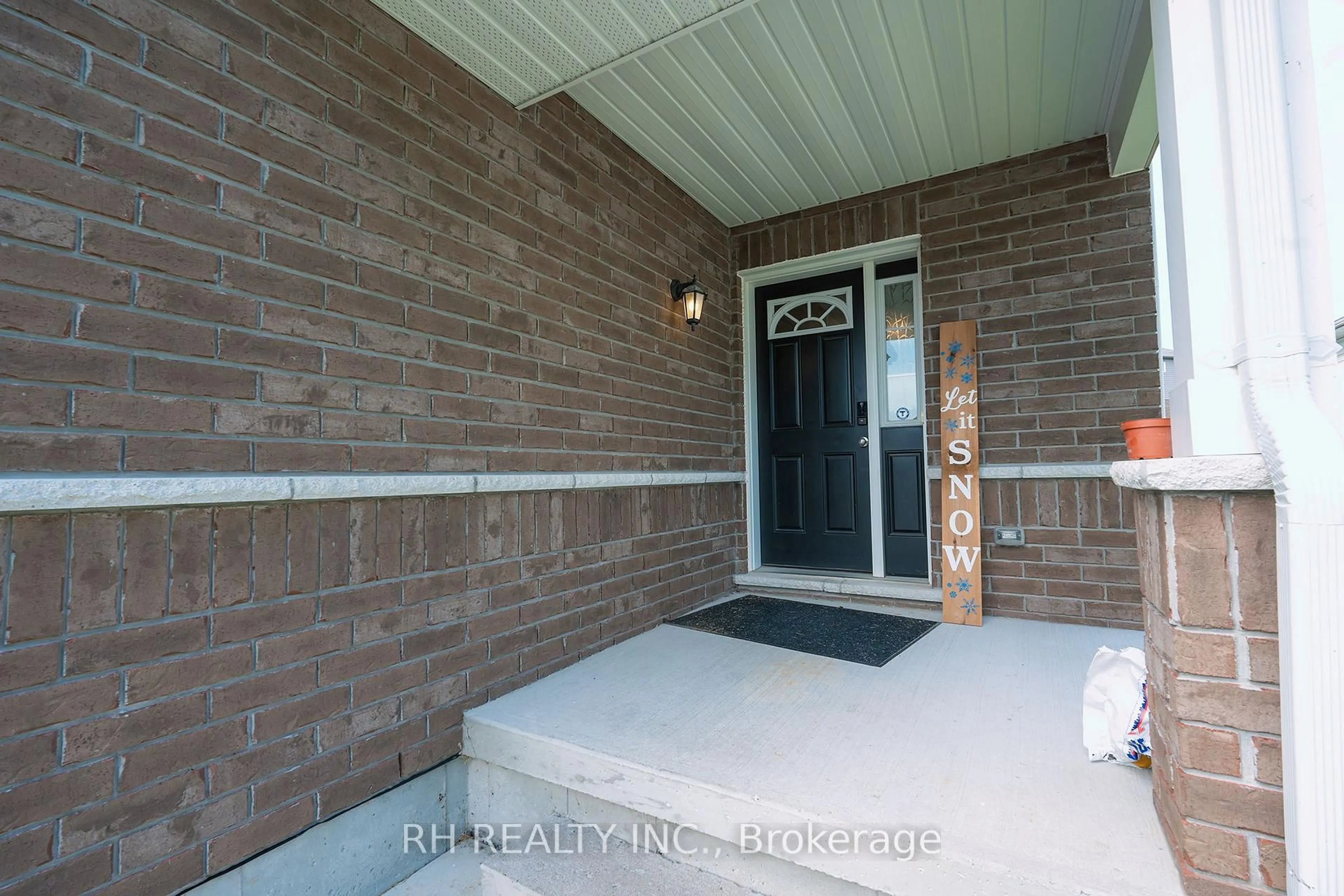 Indoor entryway for 336 Middlefield Rd, Peterborough Ontario K9J 8S4